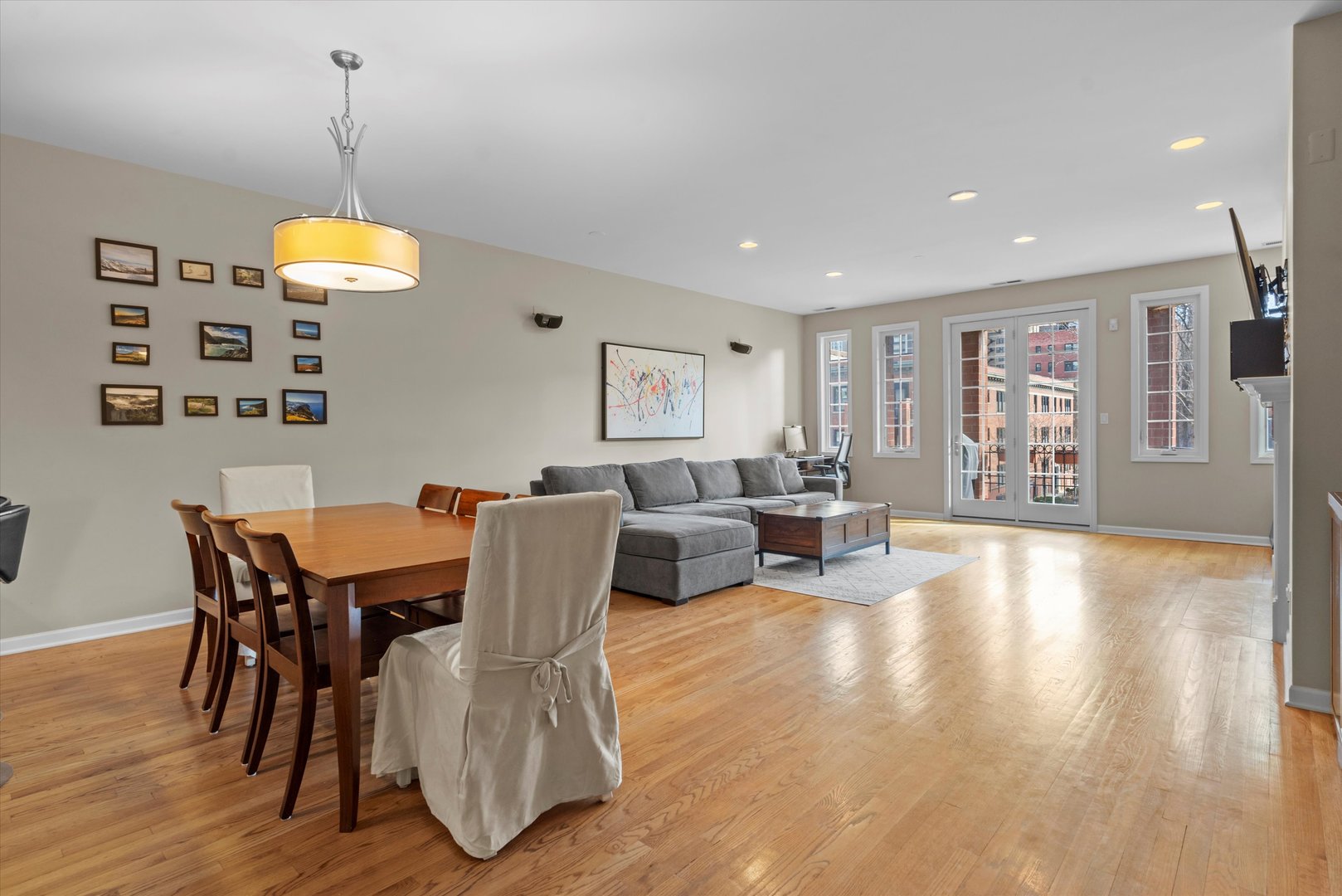 436 W Belmont Avenue Unit: 203
