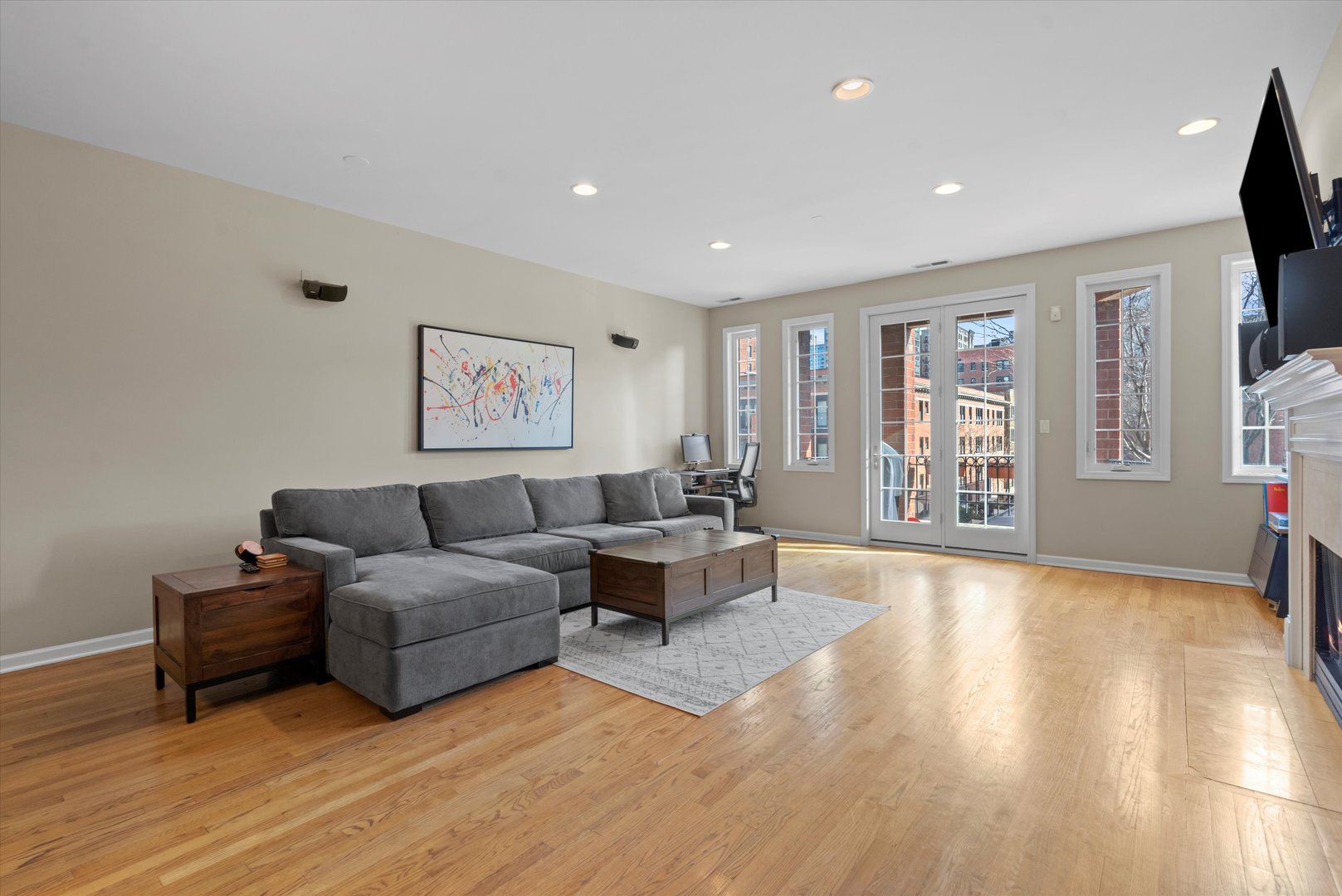 436 W Belmont Avenue Unit: 203