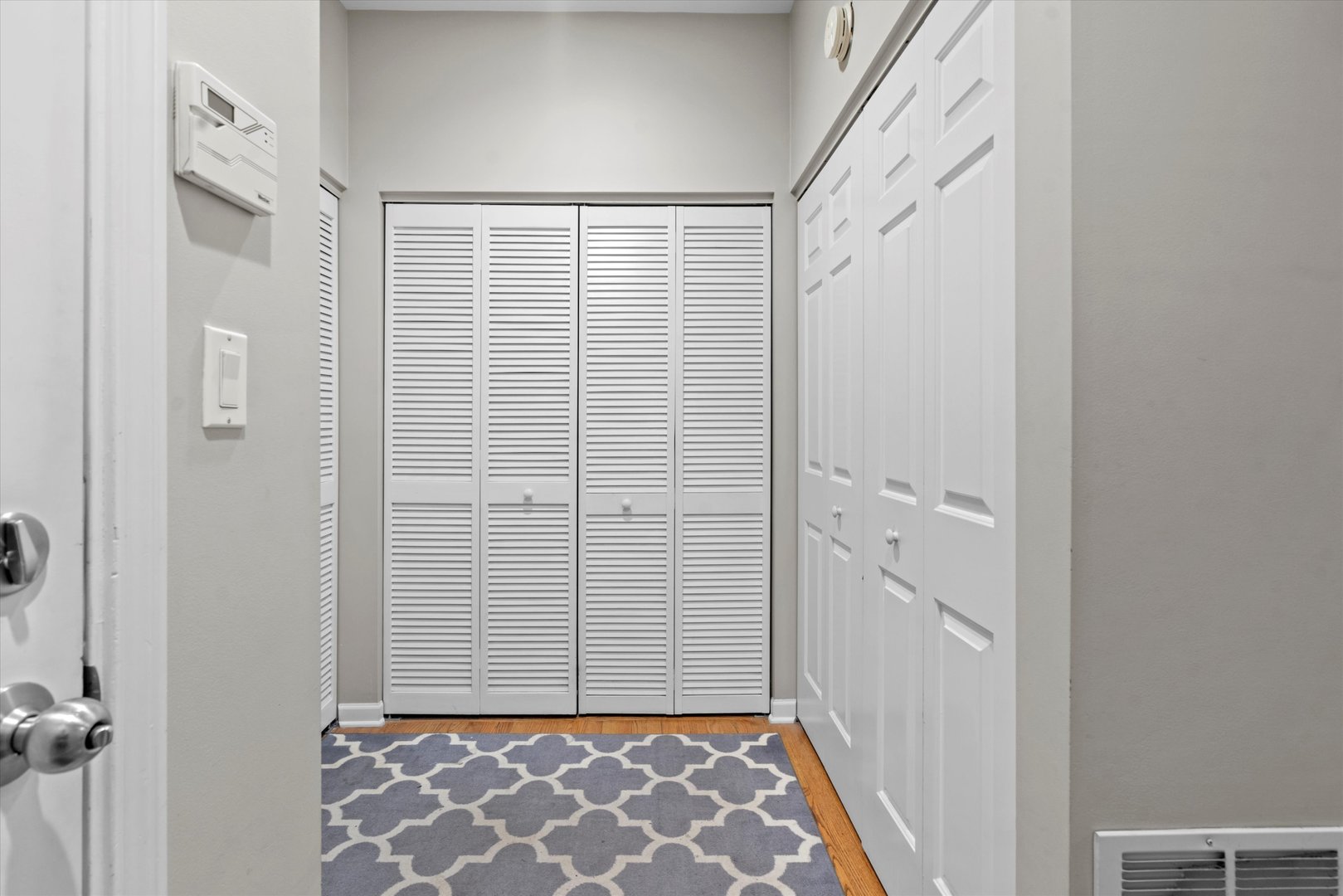 436 W Belmont Avenue Unit: 203