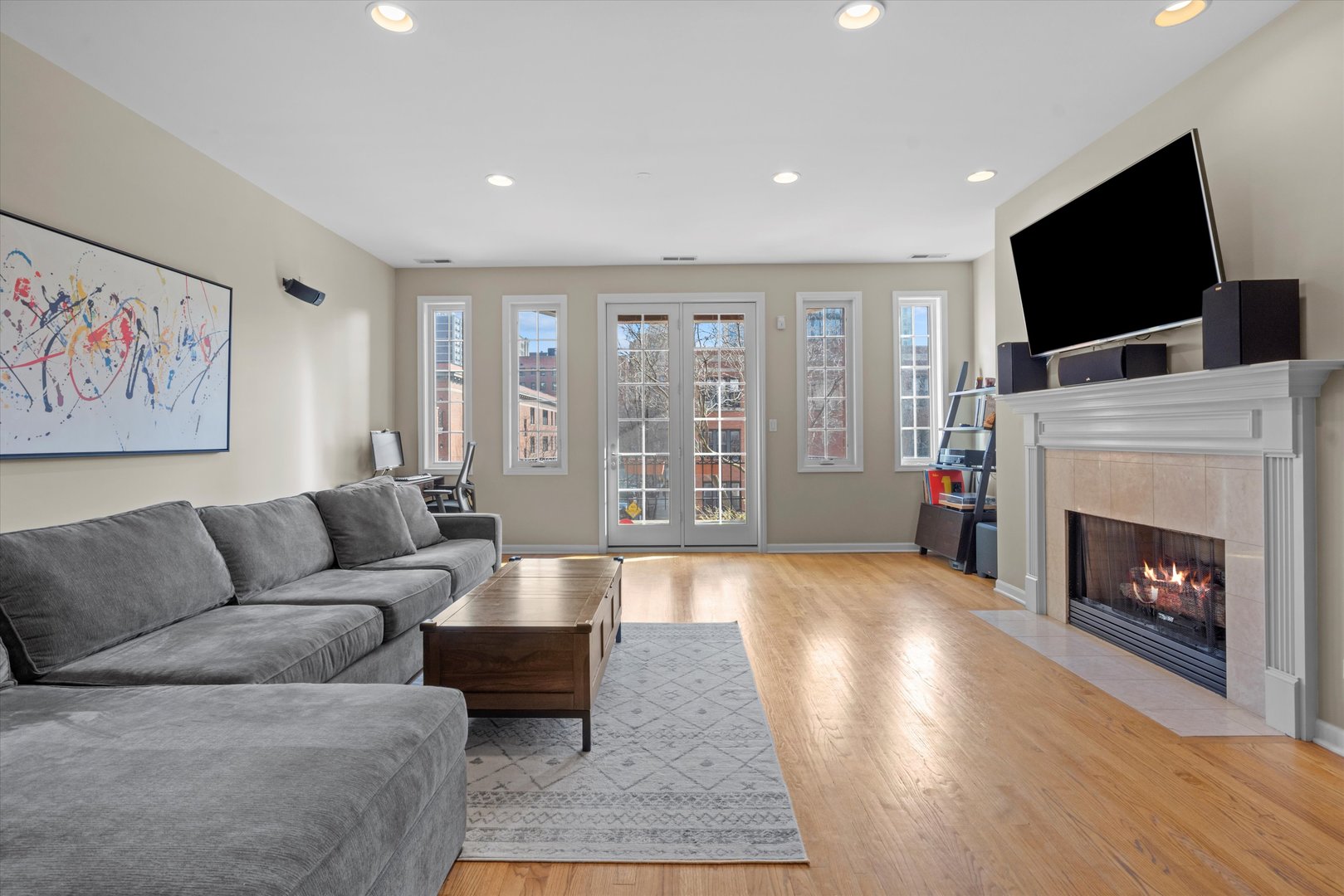 436 W Belmont Avenue Unit: 203