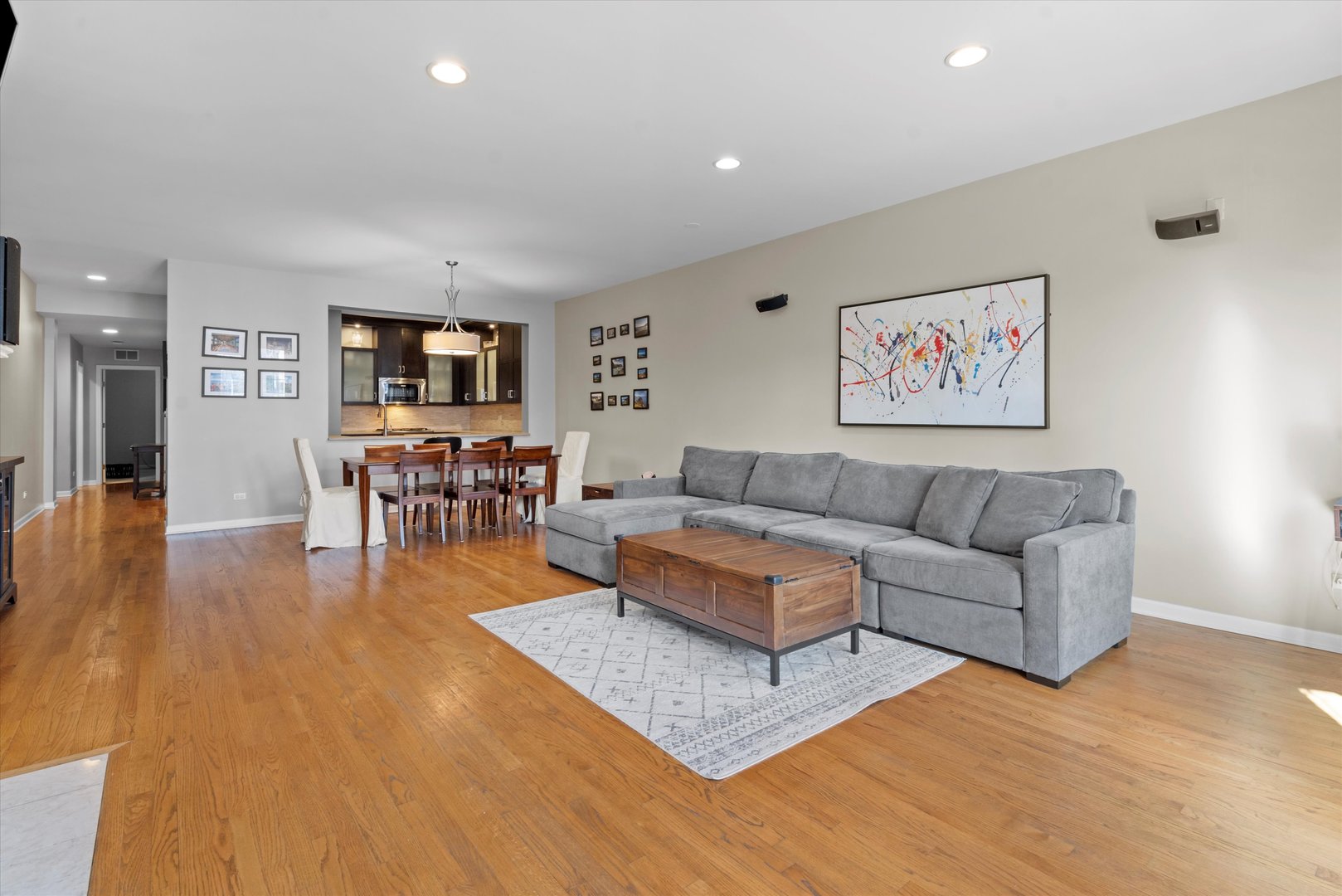 436 W Belmont Avenue Unit: 203