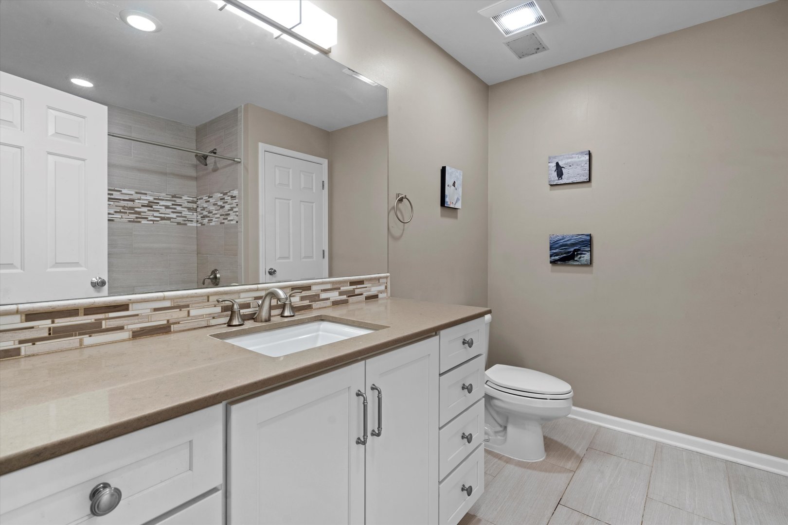 436 W Belmont Avenue Unit: 203