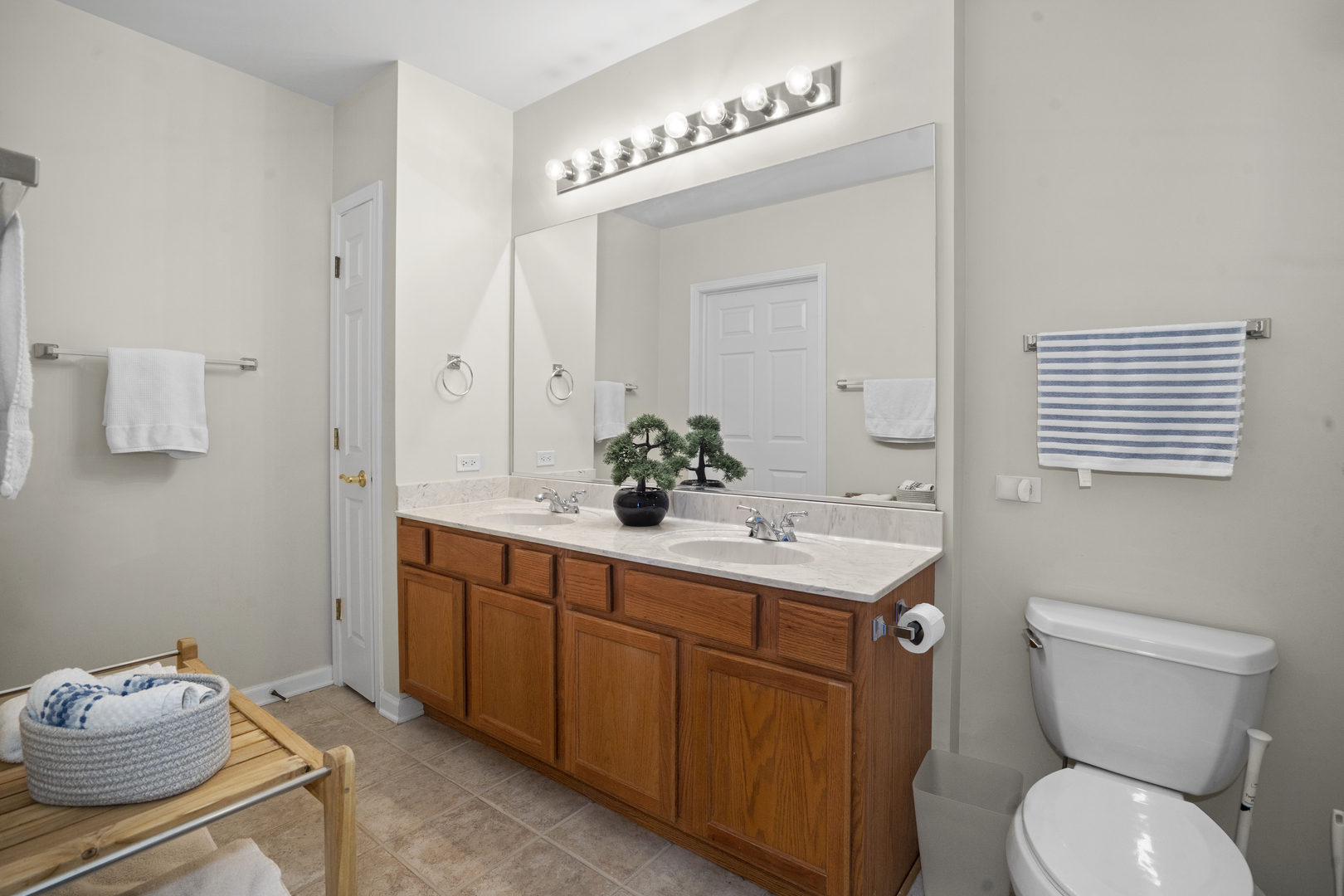 9440 S 51st Avenue Unit: 211