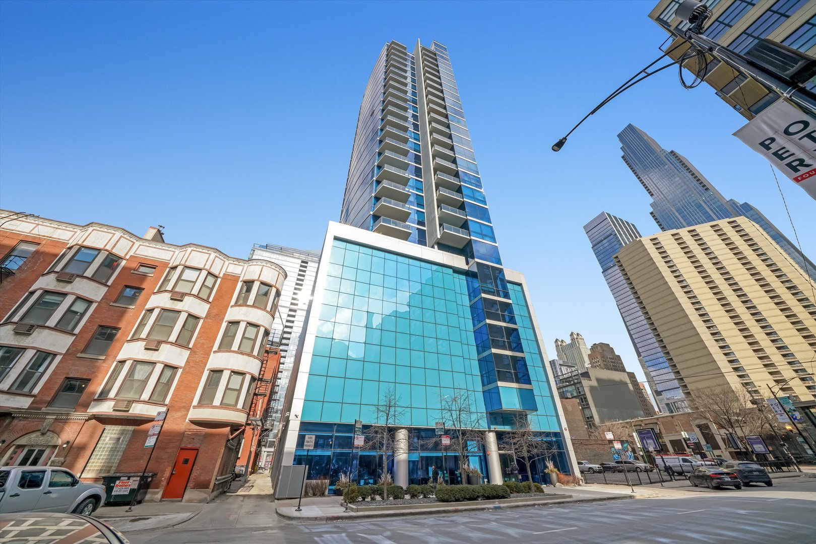 110 W SUPERIOR Street Unit: 1203