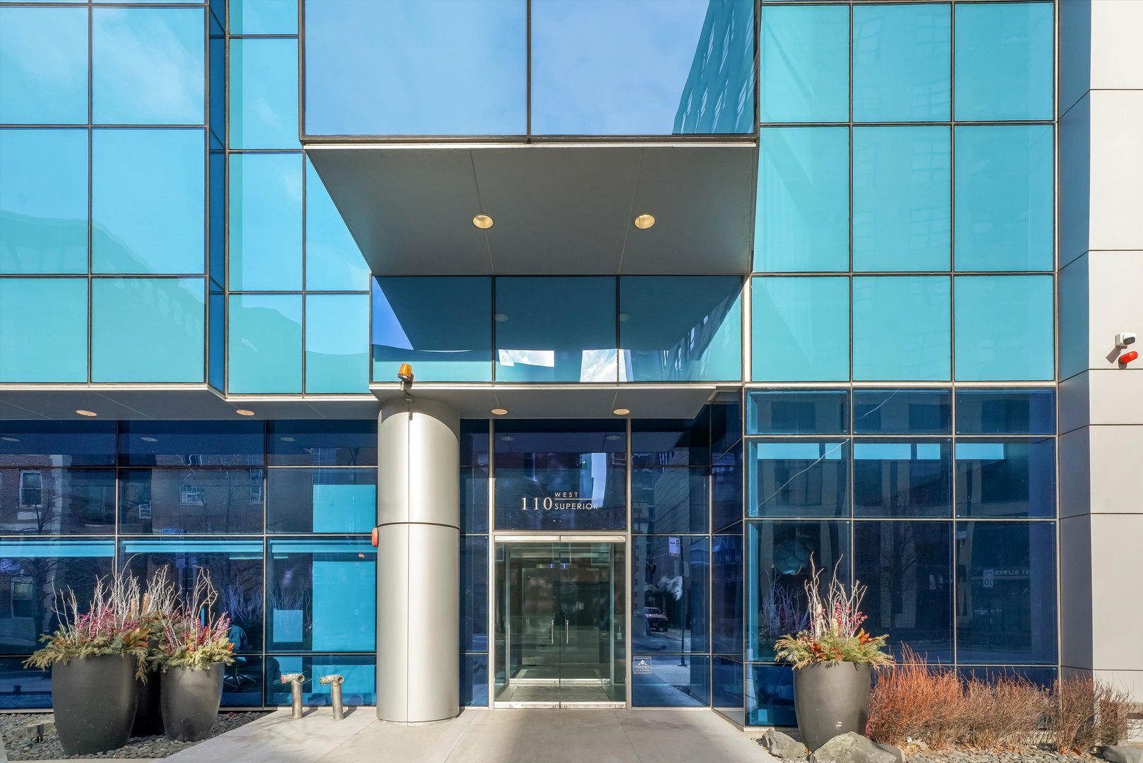 110 W SUPERIOR Street Unit: 1203