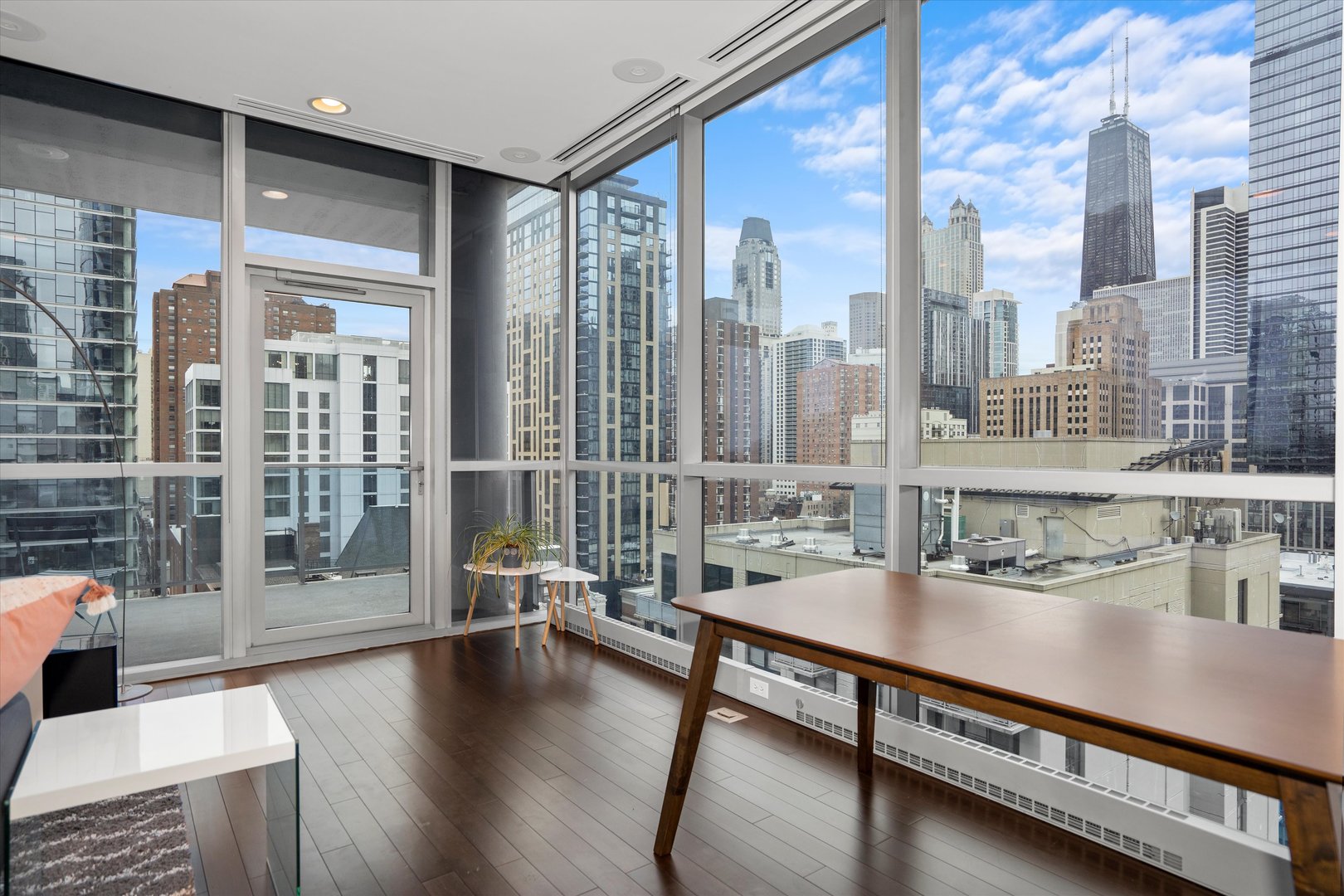 110 W SUPERIOR Street Unit: 1203