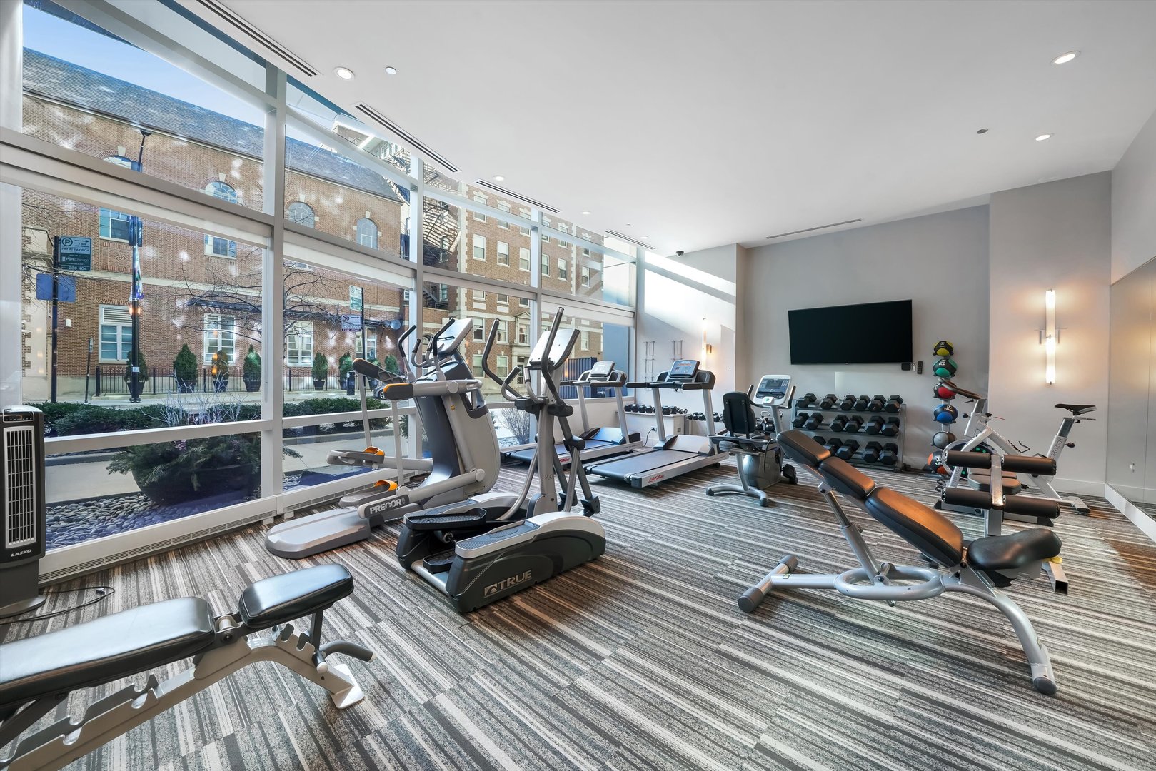 110 W SUPERIOR Street Unit: 1203