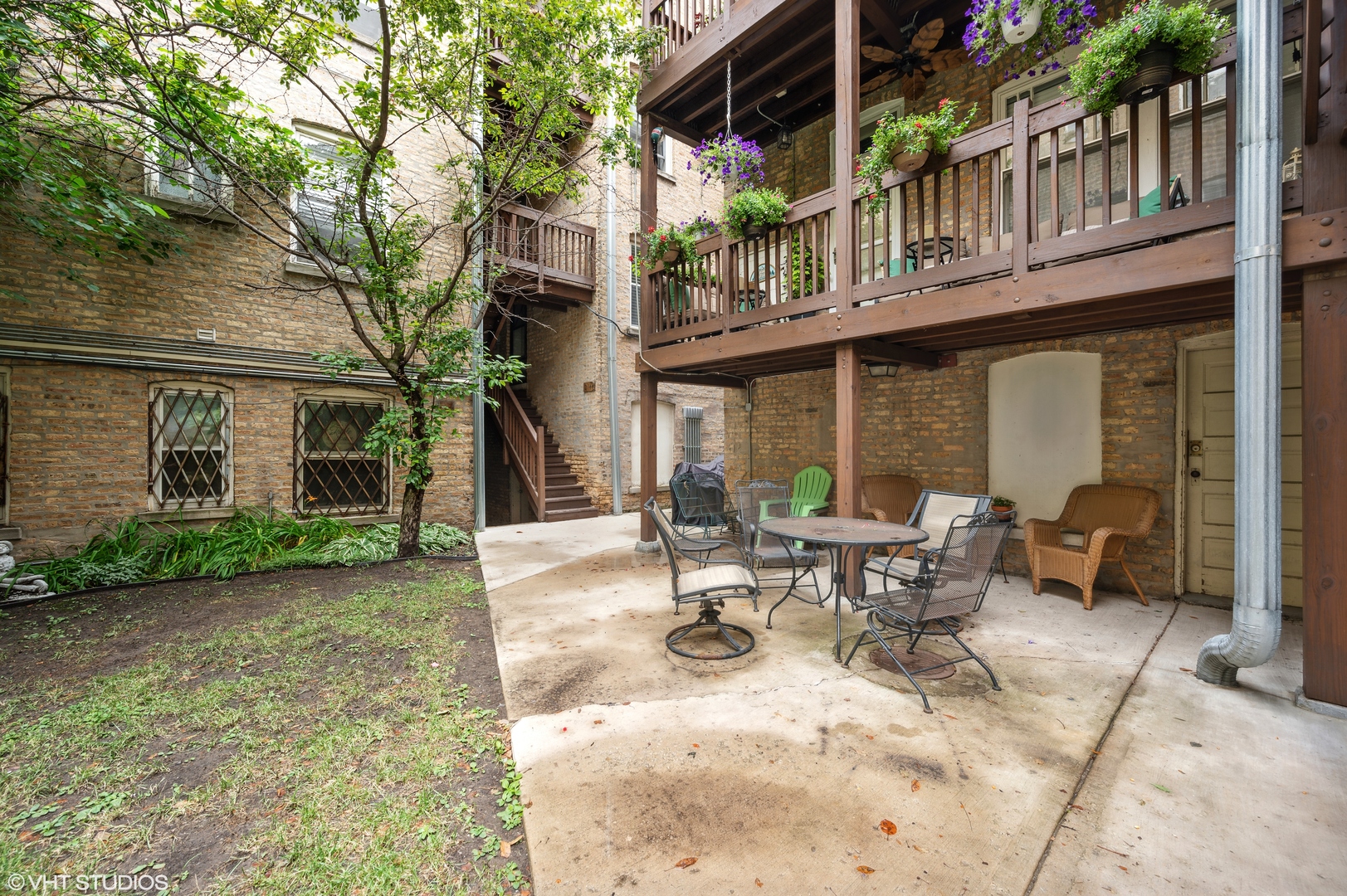 549 W Surf Street Unit: 1B