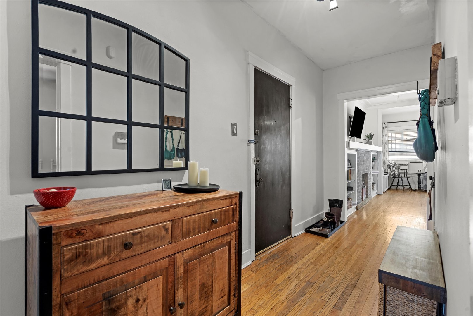 549 W Surf Street Unit: 1B