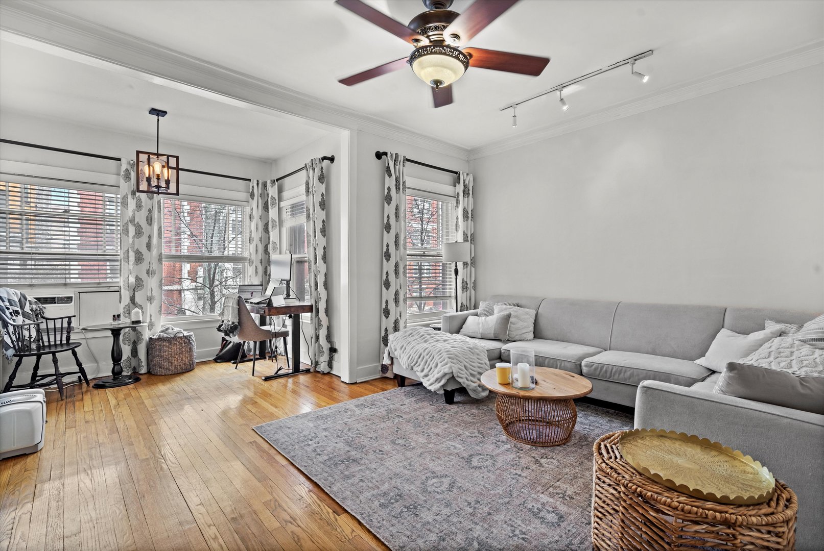 549 W Surf Street Unit: 1B