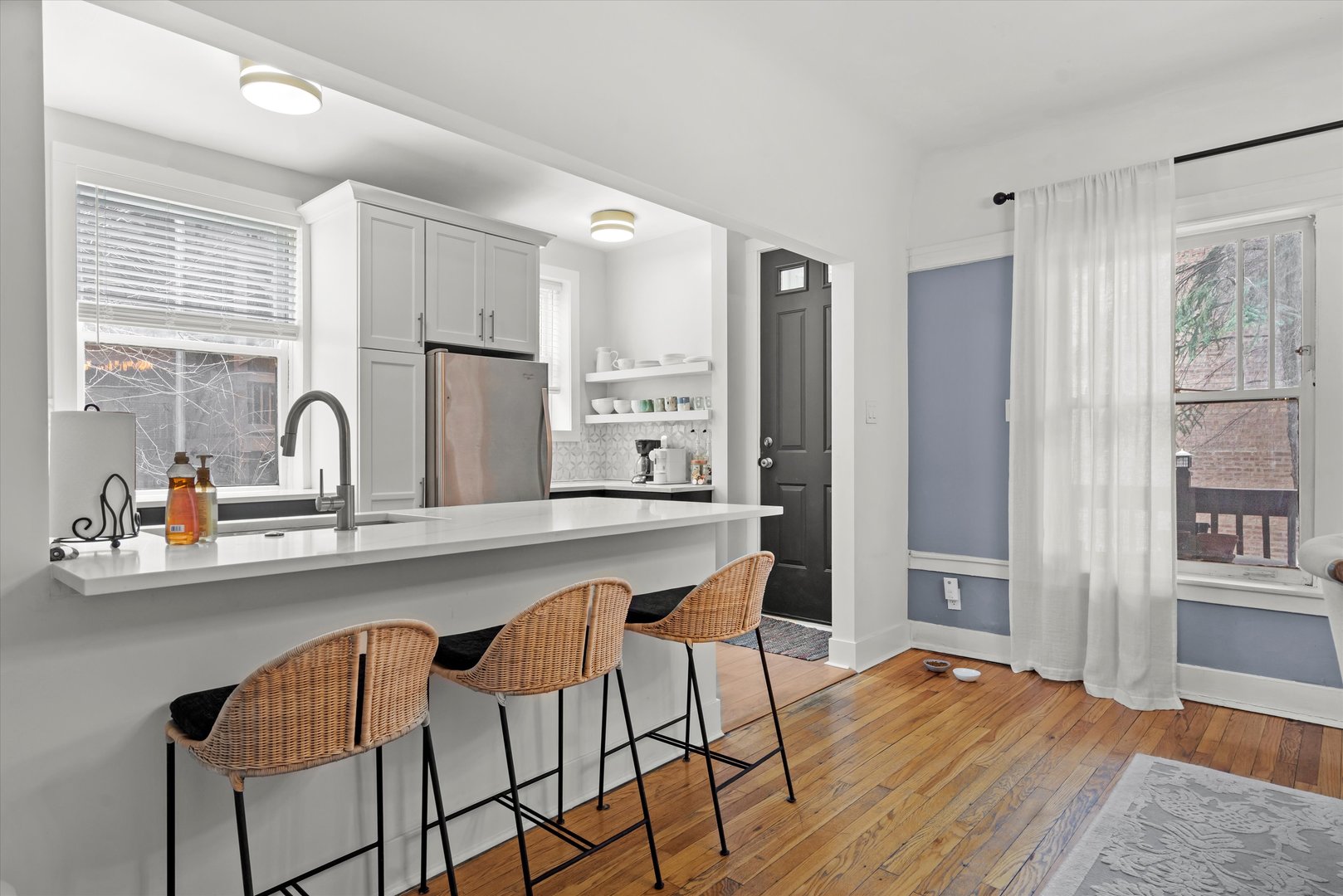 549 W Surf Street Unit: 1B