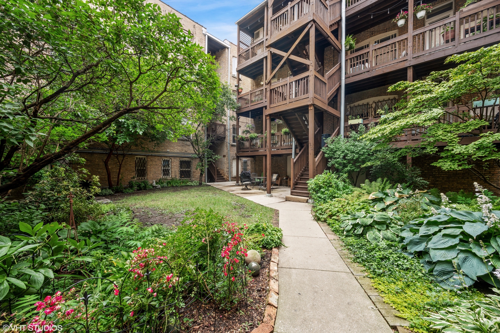 549 W Surf Street Unit: 1B