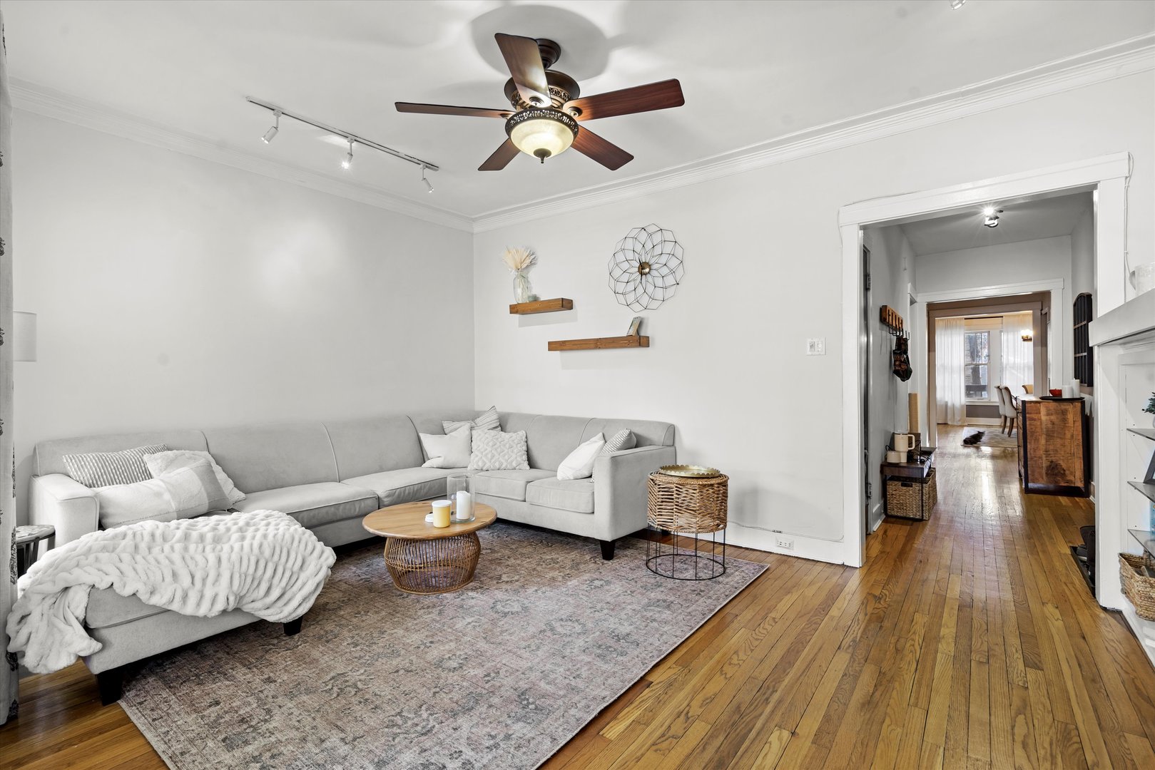 549 W Surf Street Unit: 1B