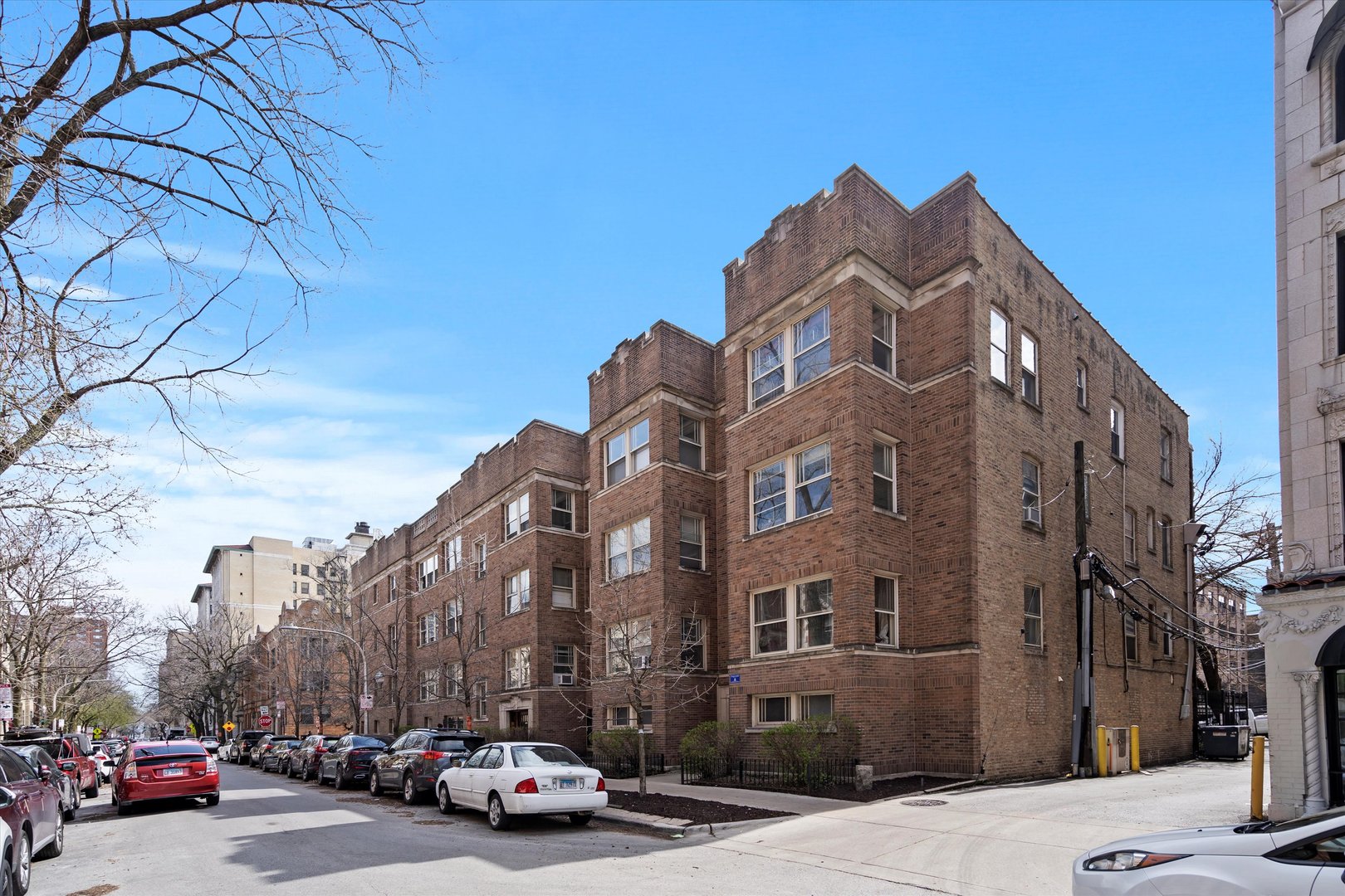 549 W Surf Street Unit: 1B