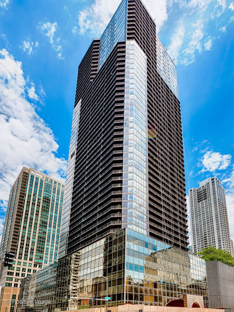 10 E Ontario Street Unit: 1810