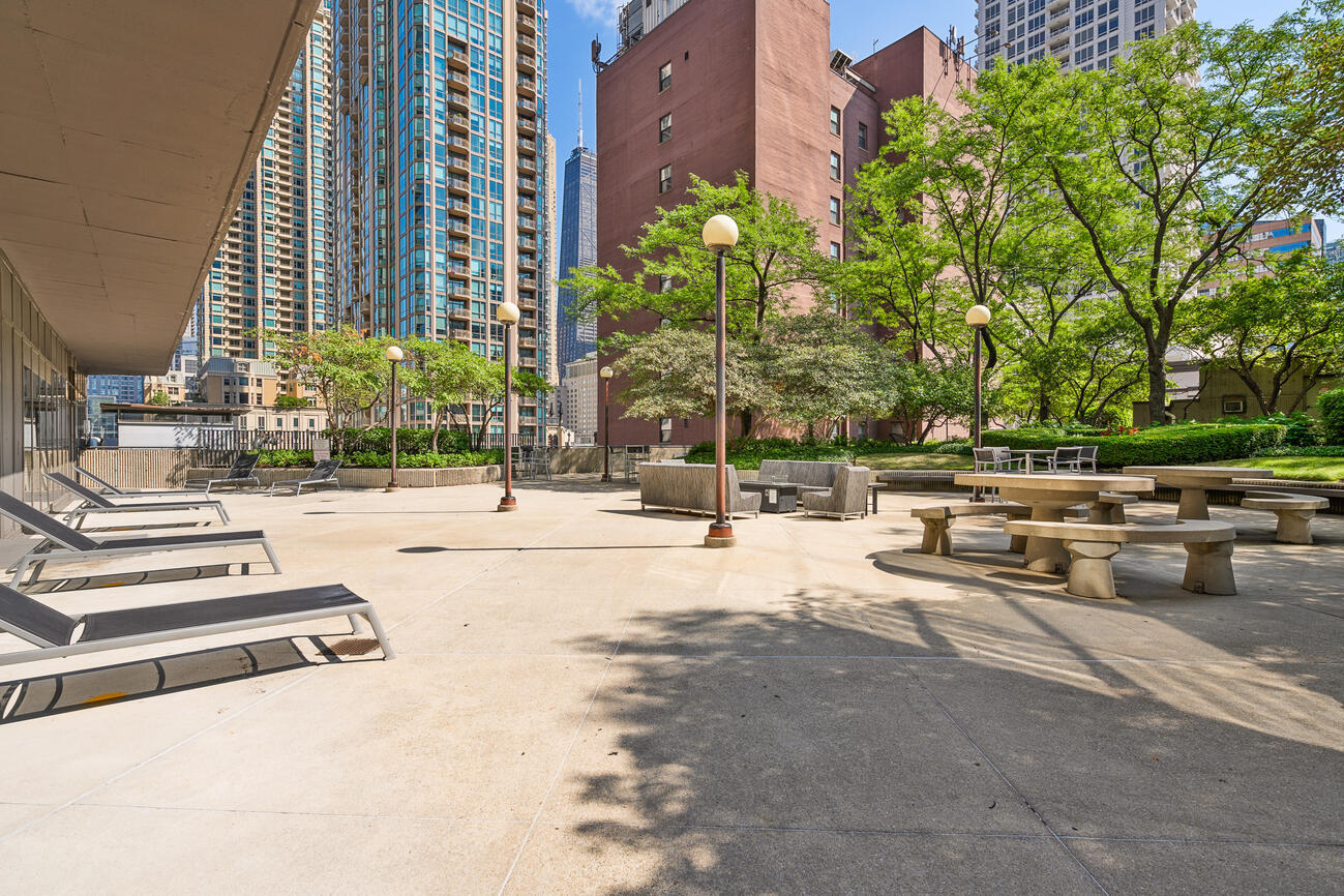 10 E Ontario Street Unit: 1810