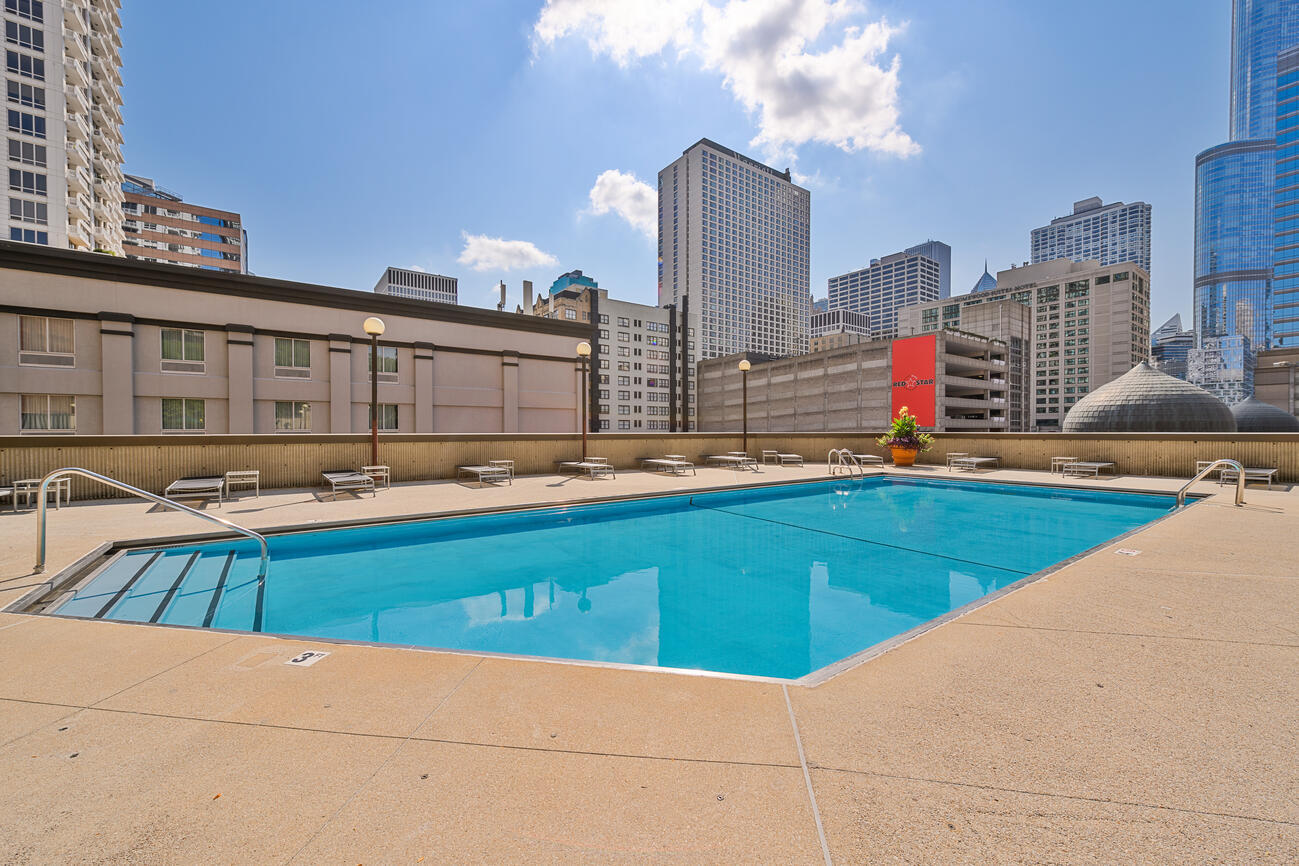 10 E Ontario Street Unit: 1810