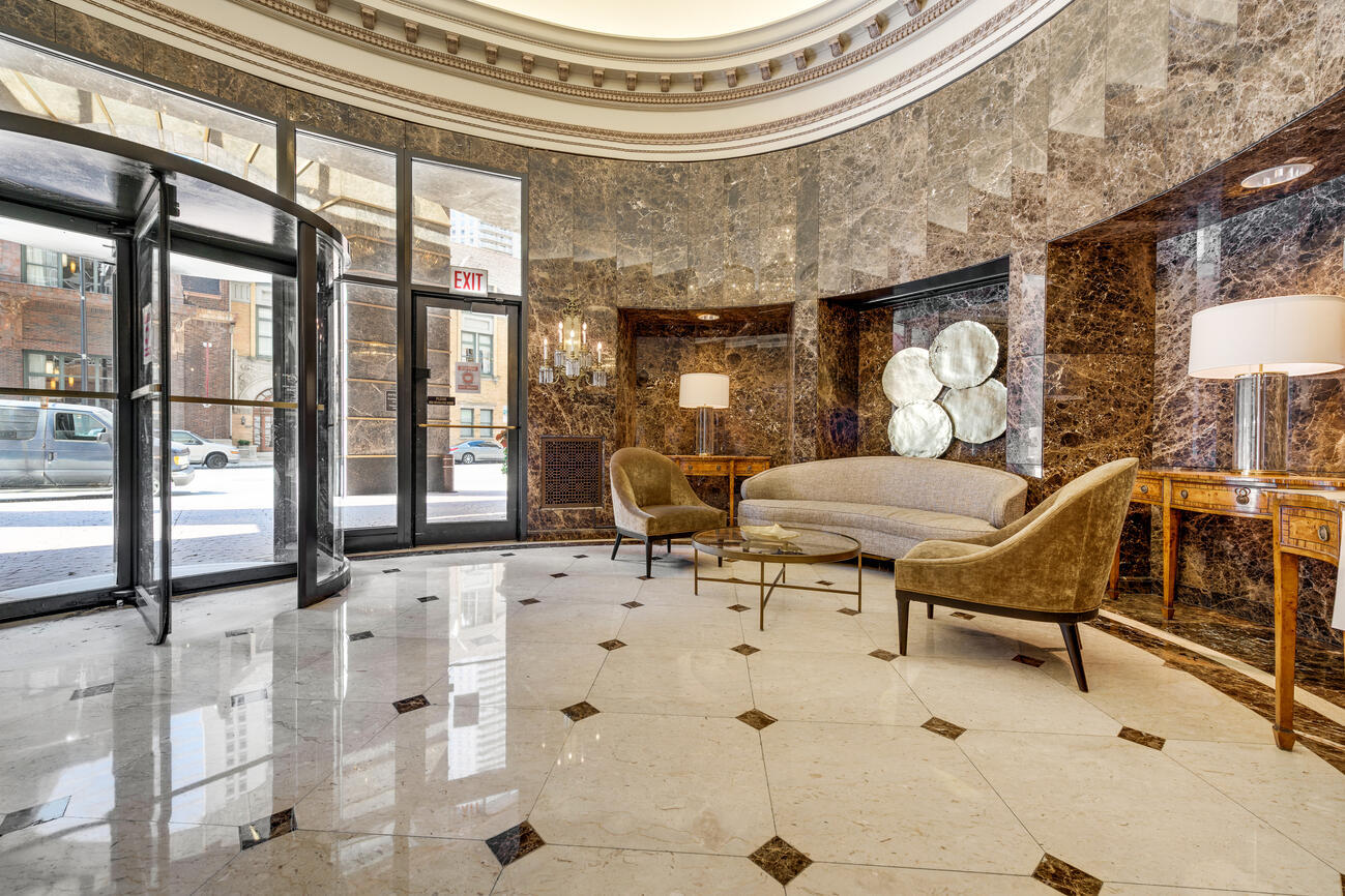 10 E Ontario Street Unit: 1810