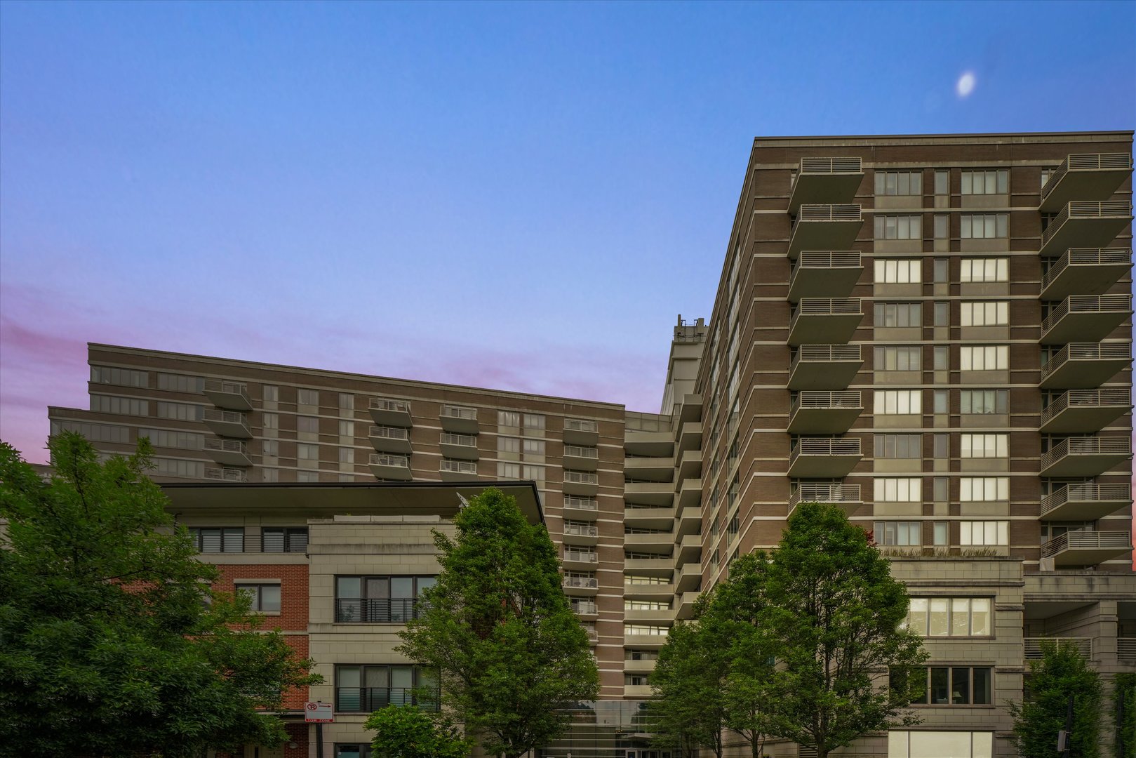 1515 S Prairie Avenue Unit: 512