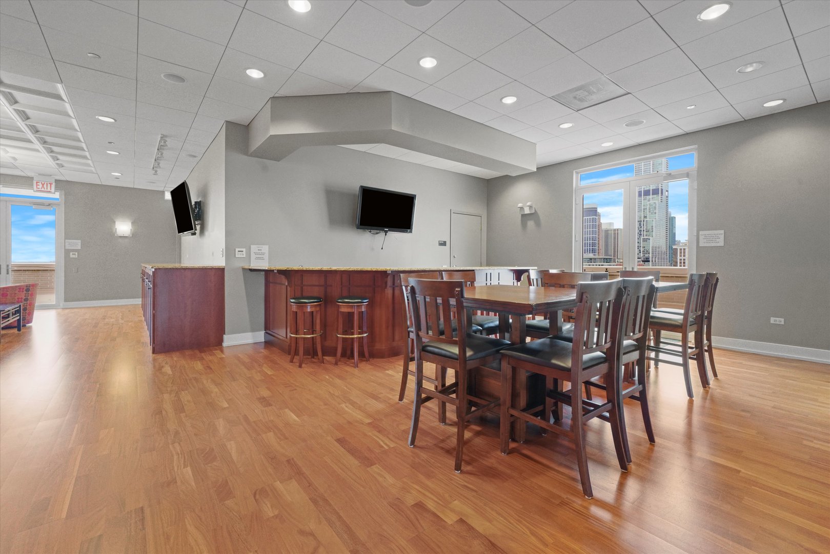 1515 S Prairie Avenue Unit: 512