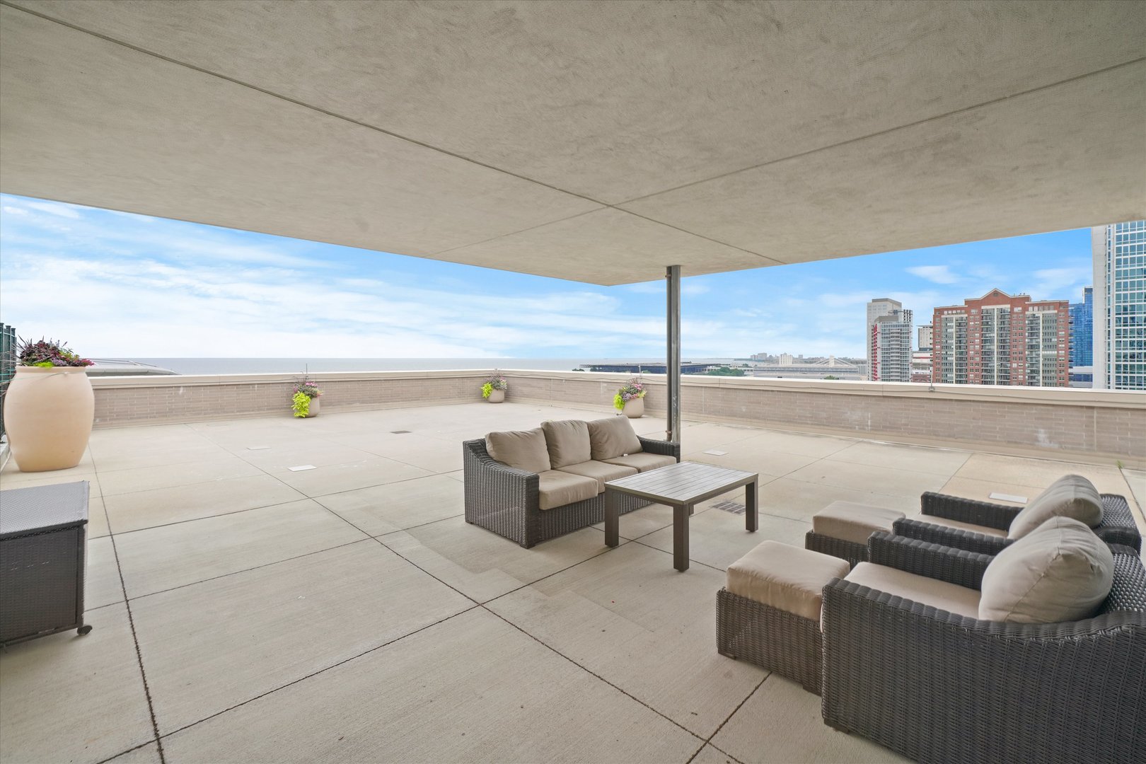 1515 S Prairie Avenue Unit: 512