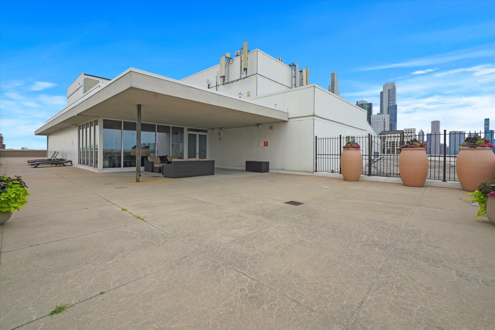 1515 S Prairie Avenue Unit: 512