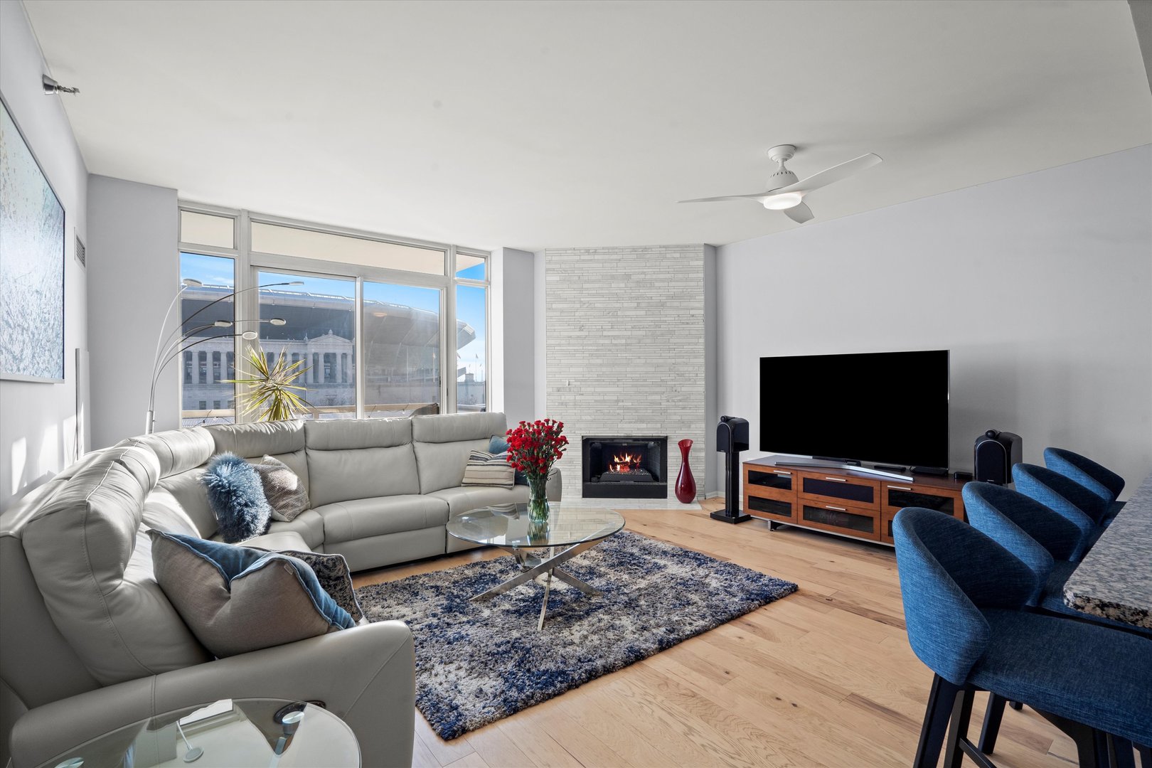 1515 S Prairie Avenue Unit: 512