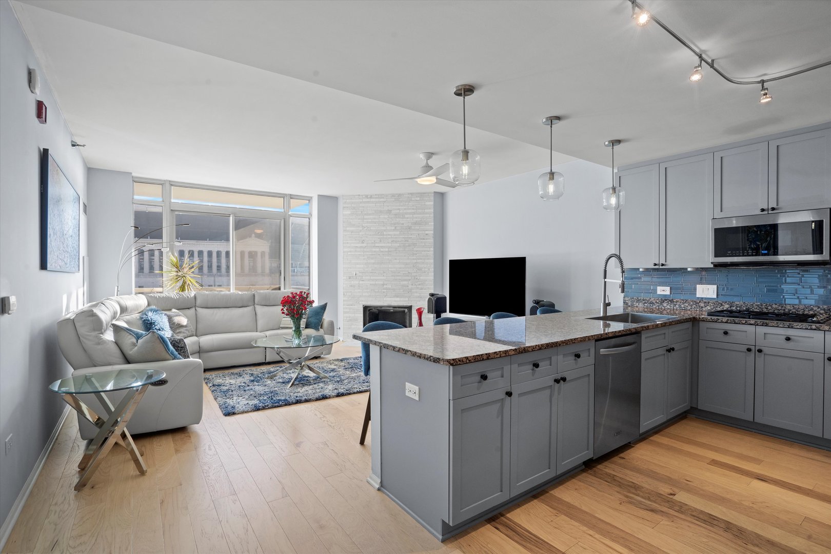 1515 S Prairie Avenue Unit: 512