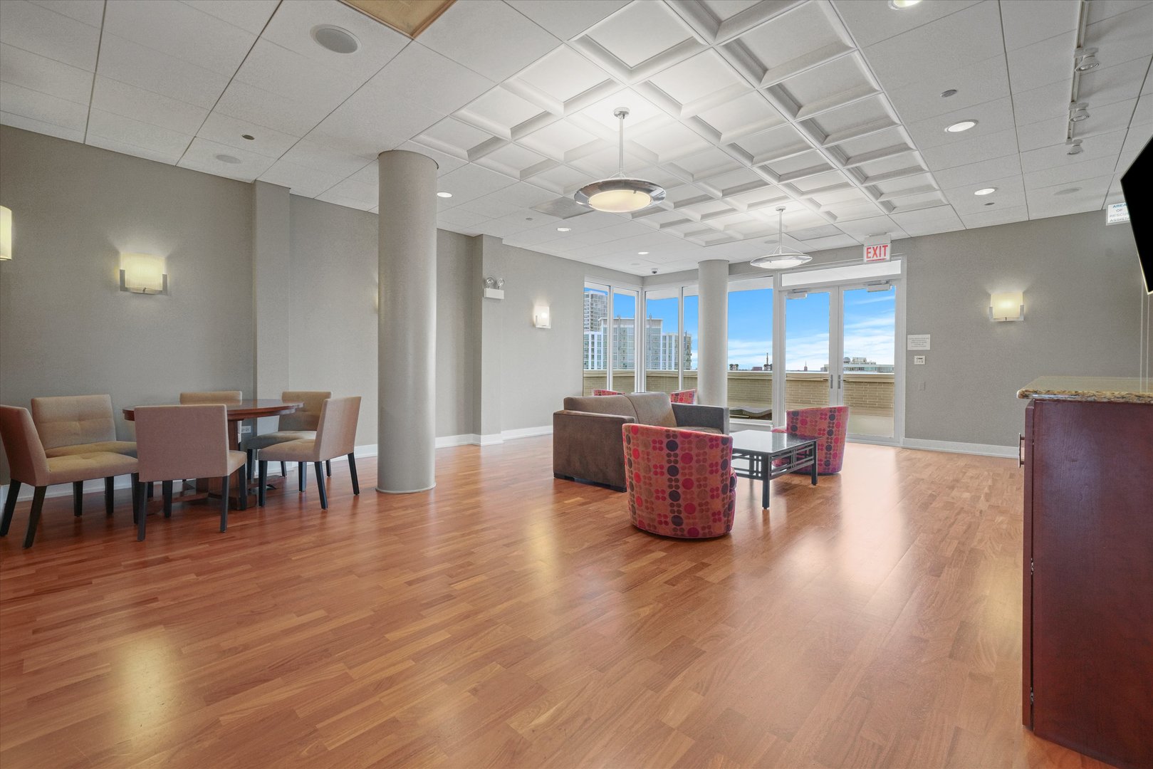 1515 S Prairie Avenue Unit: 512