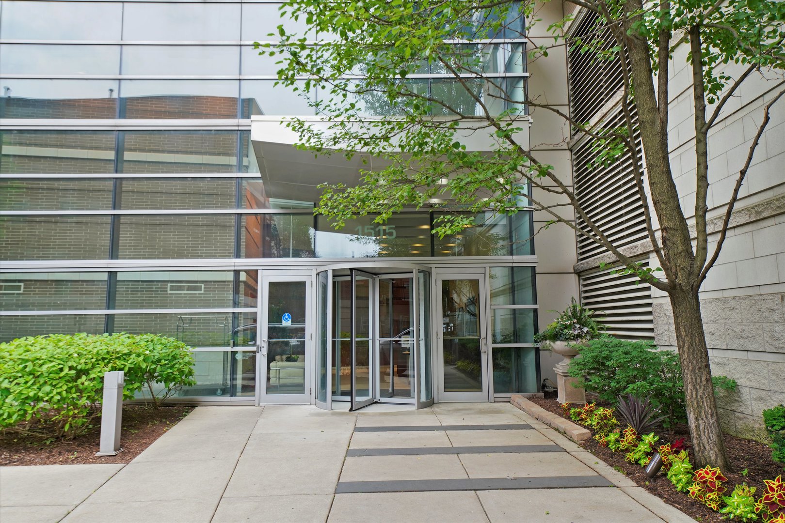 1515 S Prairie Avenue Unit: 512