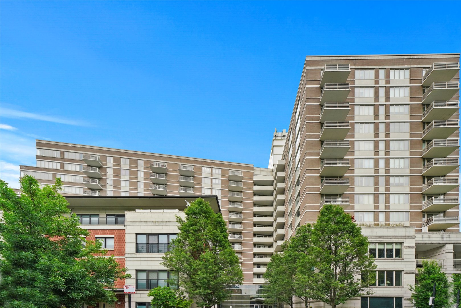 1515 S Prairie Avenue Unit: 512