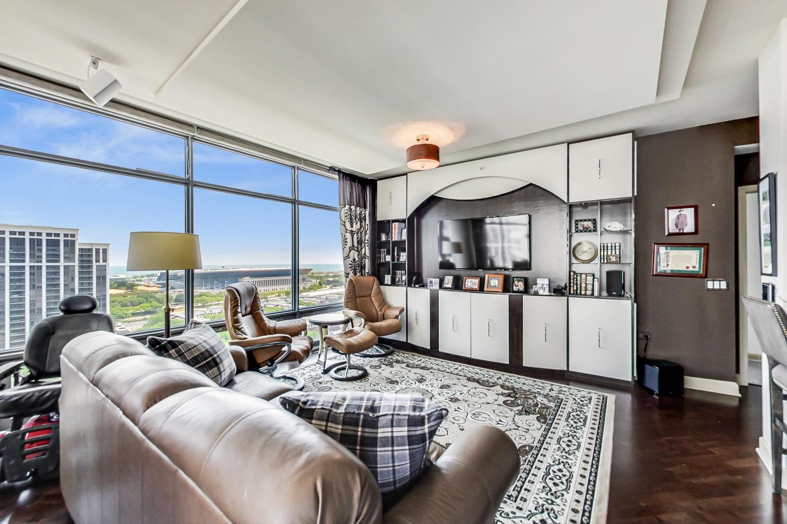 100 E 14th Street Unit: 1601