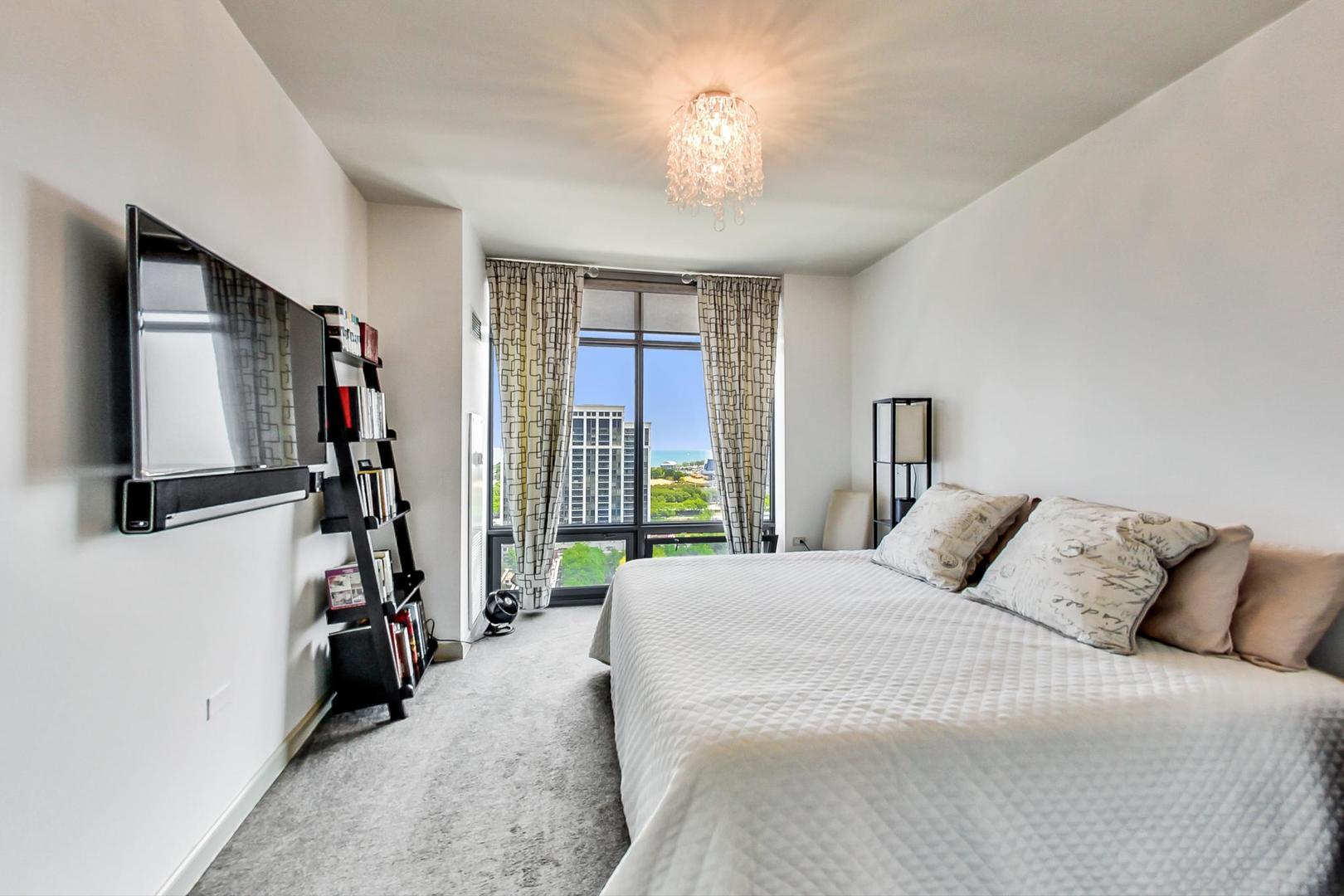 100 E 14th Street Unit: 1601