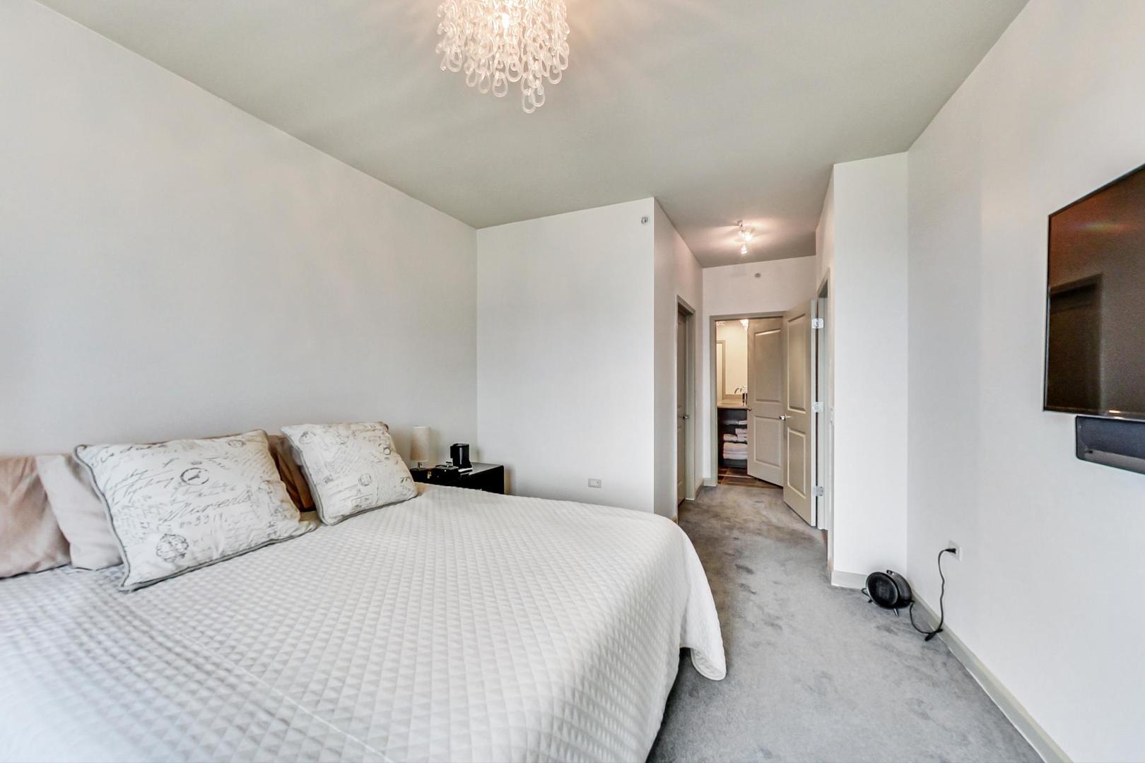 100 E 14th Street Unit: 1601