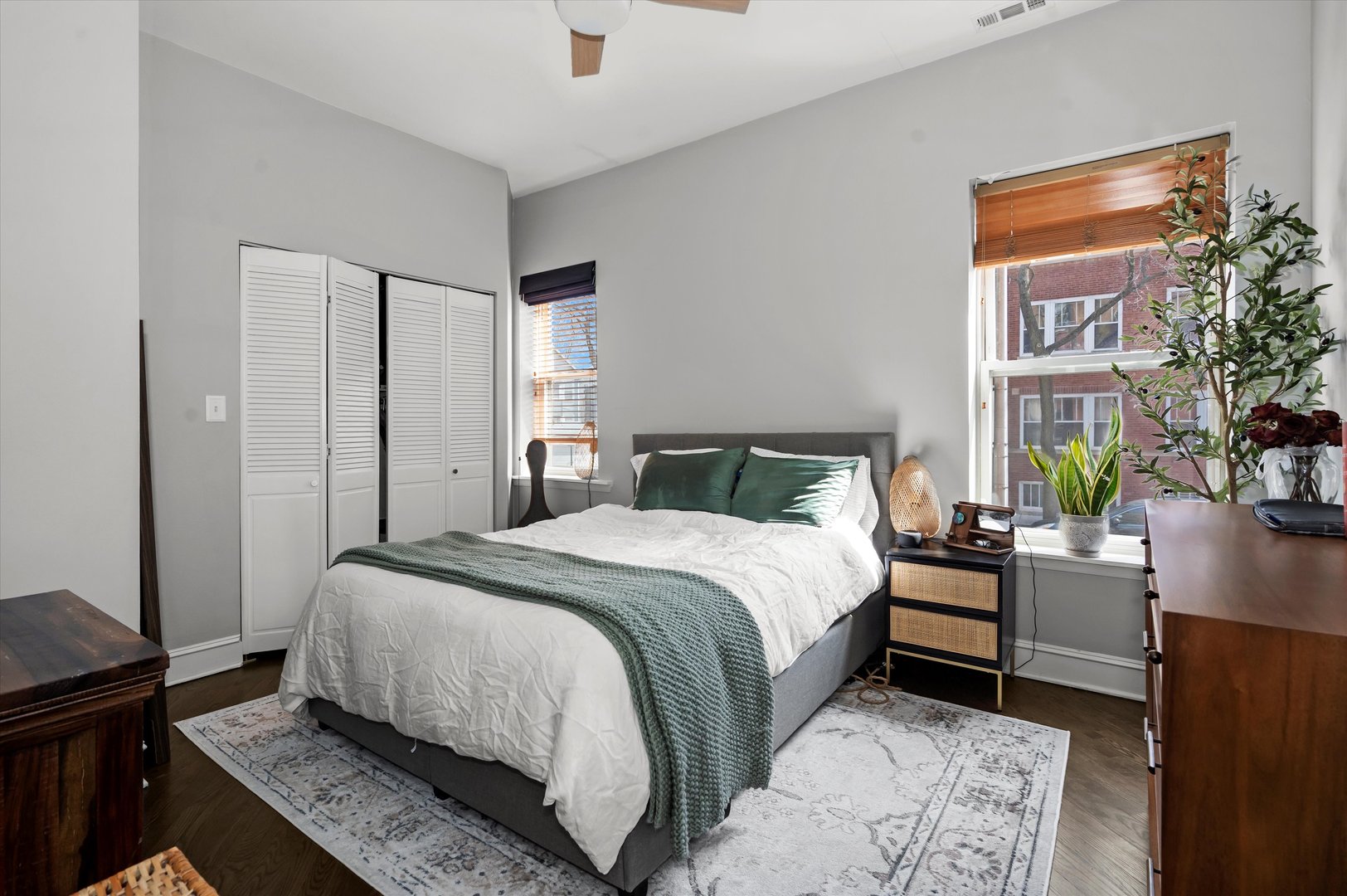 5810 N Wayne Avenue Unit: 1A