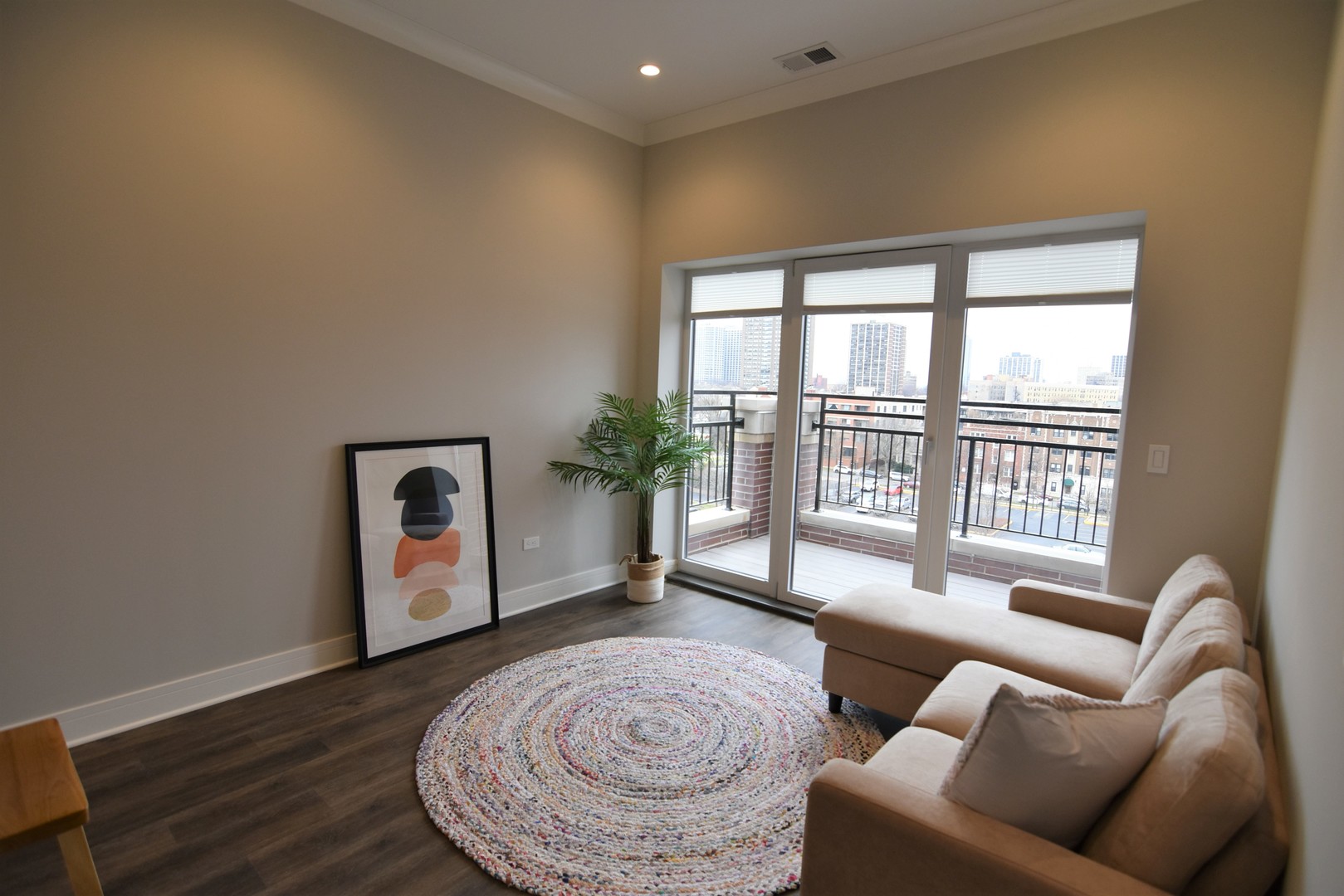 927 W Irving Park Road Unit: 305