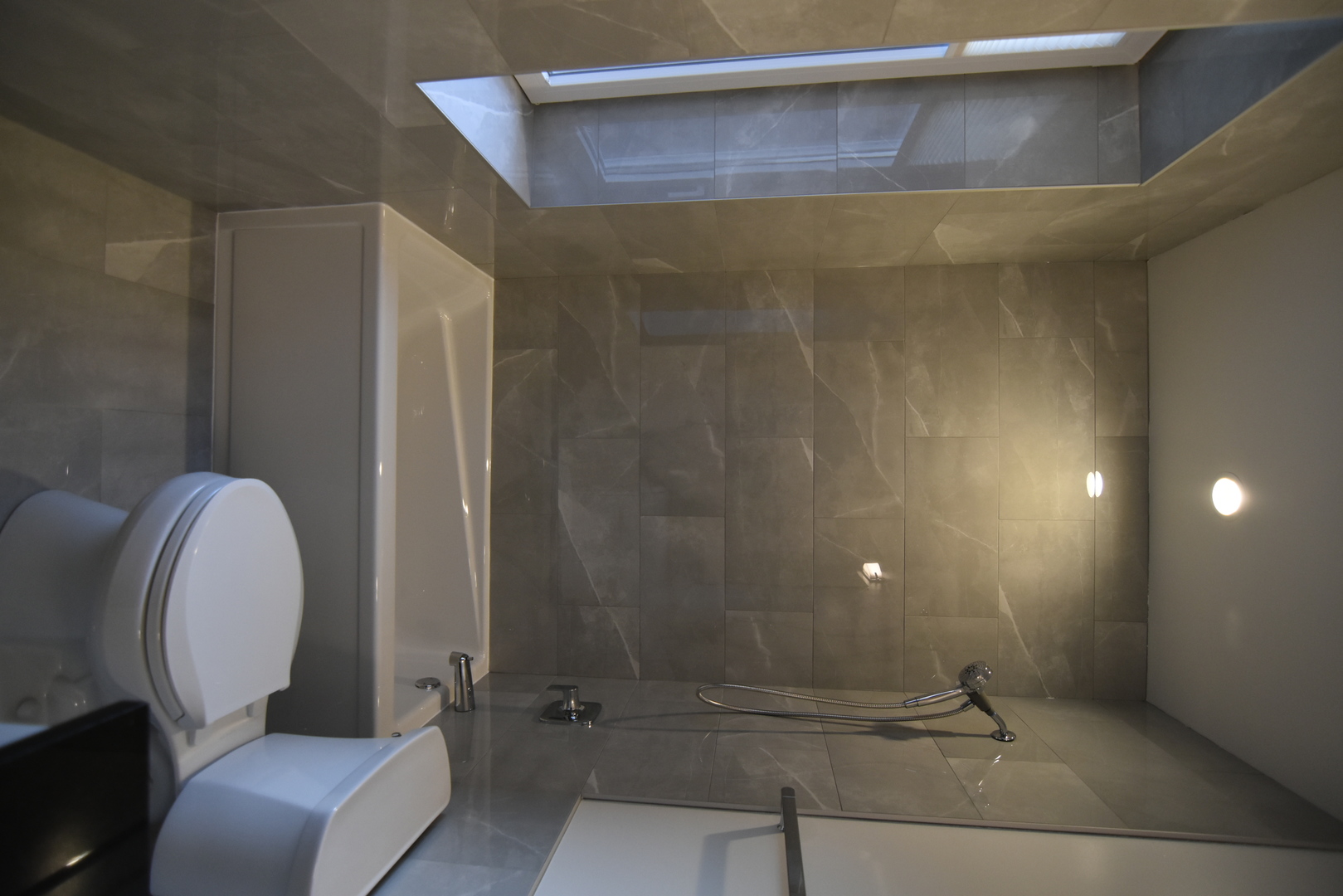 927 W Irving Park Road Unit: 305