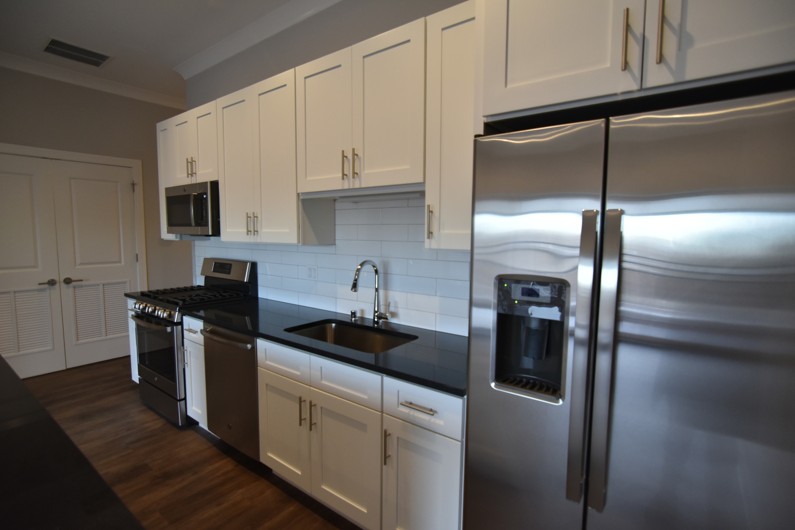 927 W Irving Park Road Unit: 305