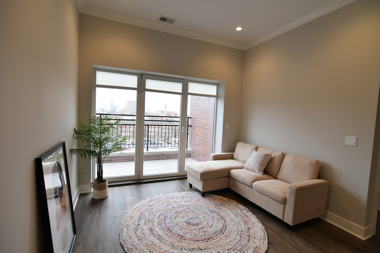 927 W Irving Park Road Unit: 305