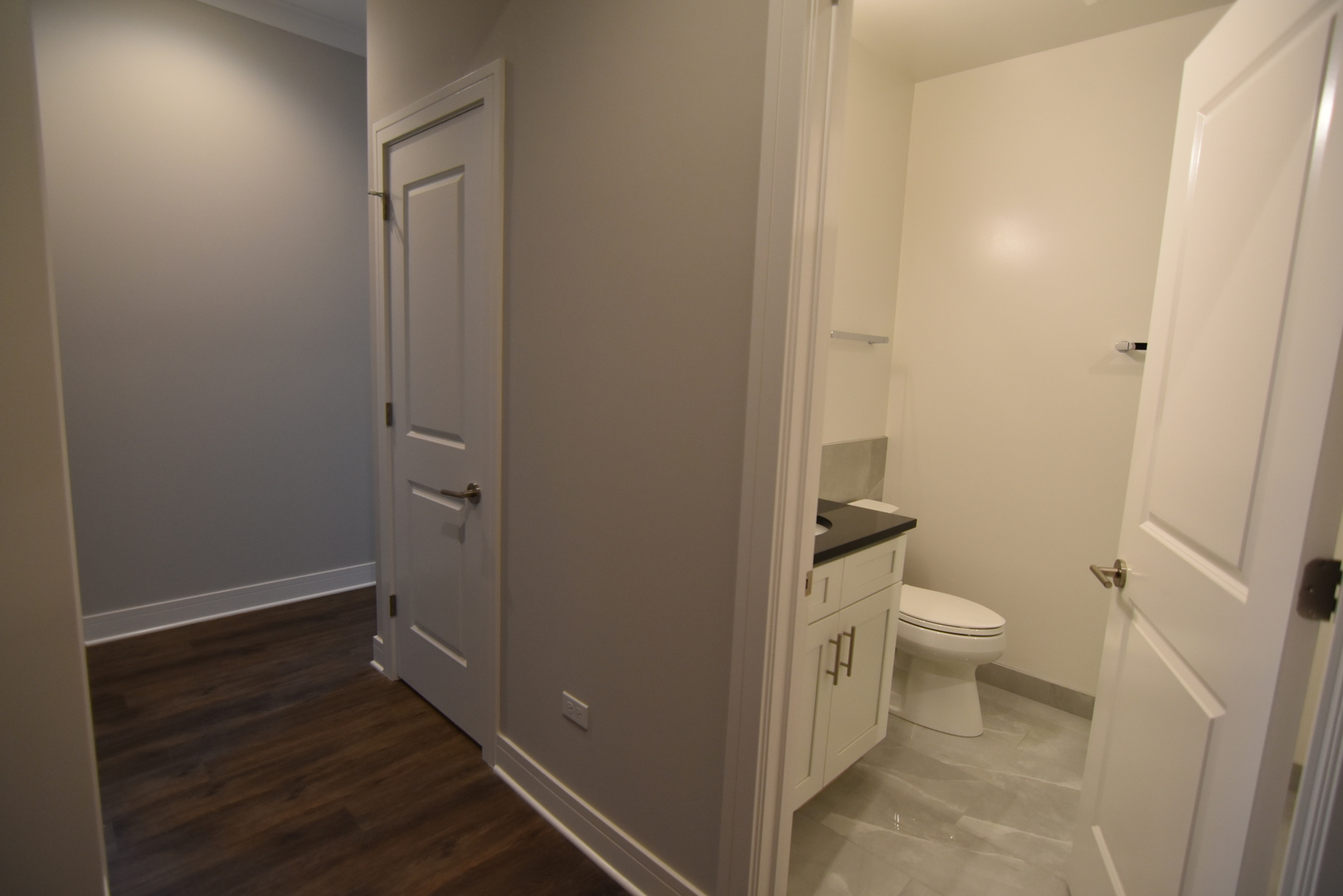 927 W Irving Park Road Unit: 305