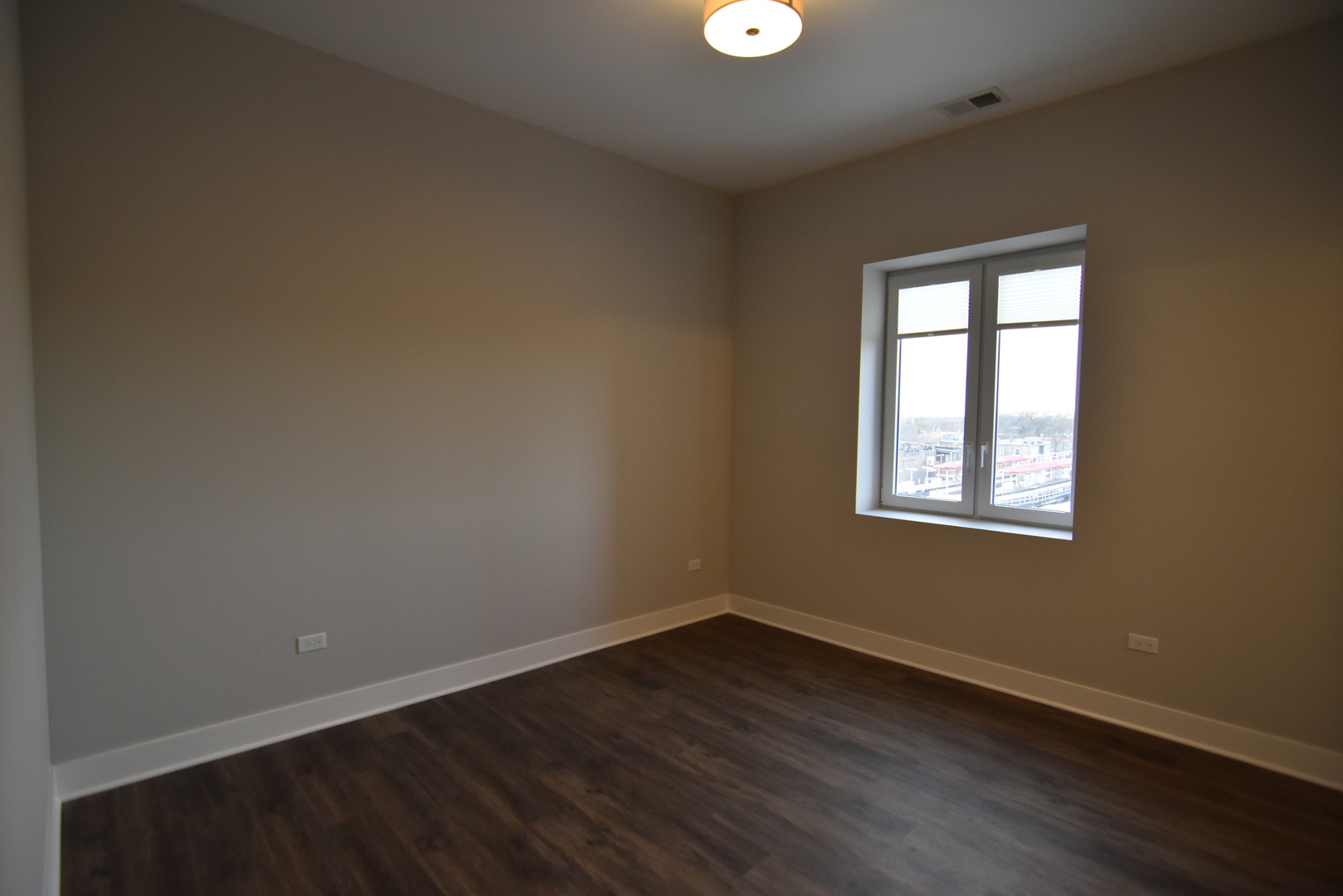 927 W Irving Park Road Unit: 305