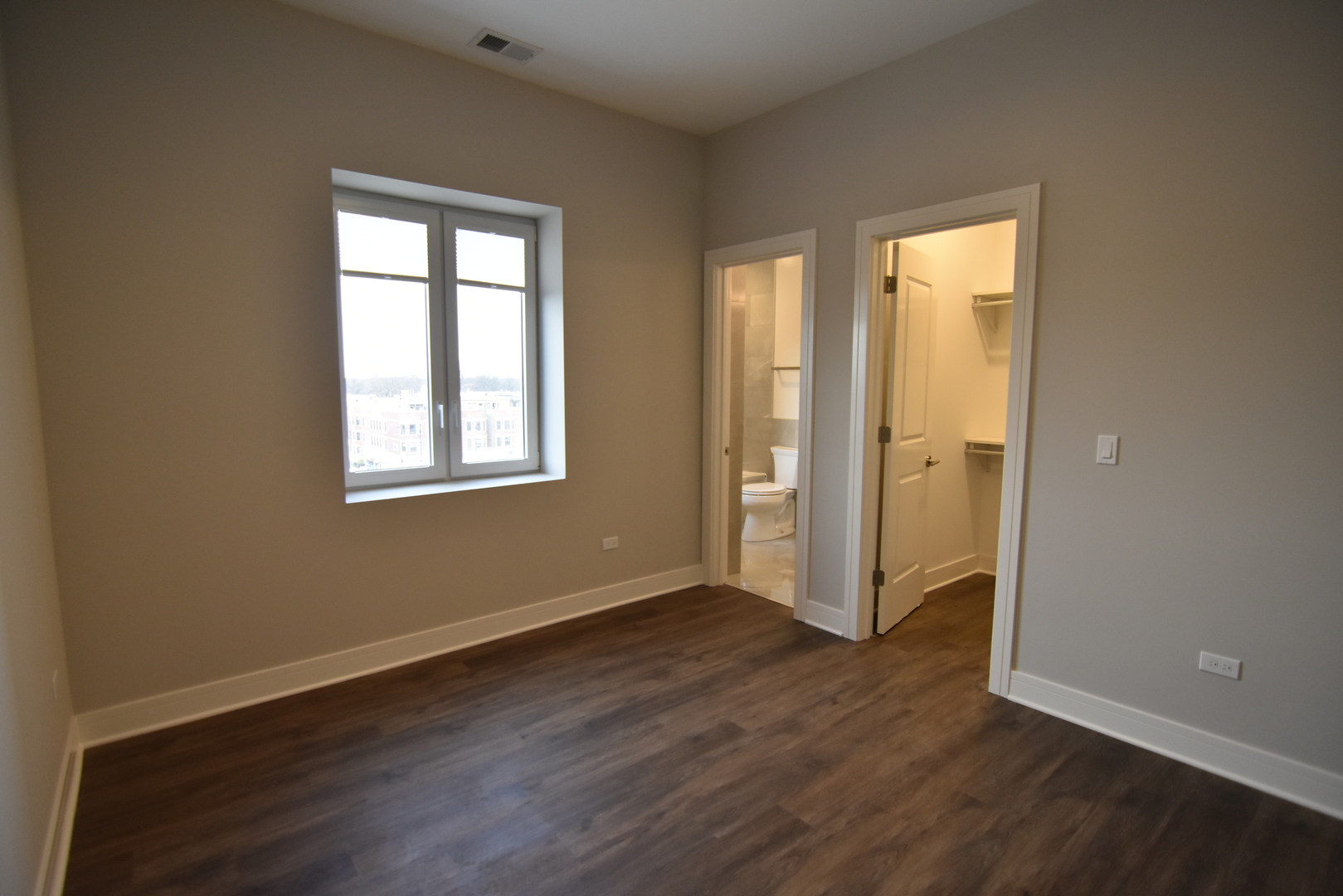 927 W Irving Park Road Unit: 305