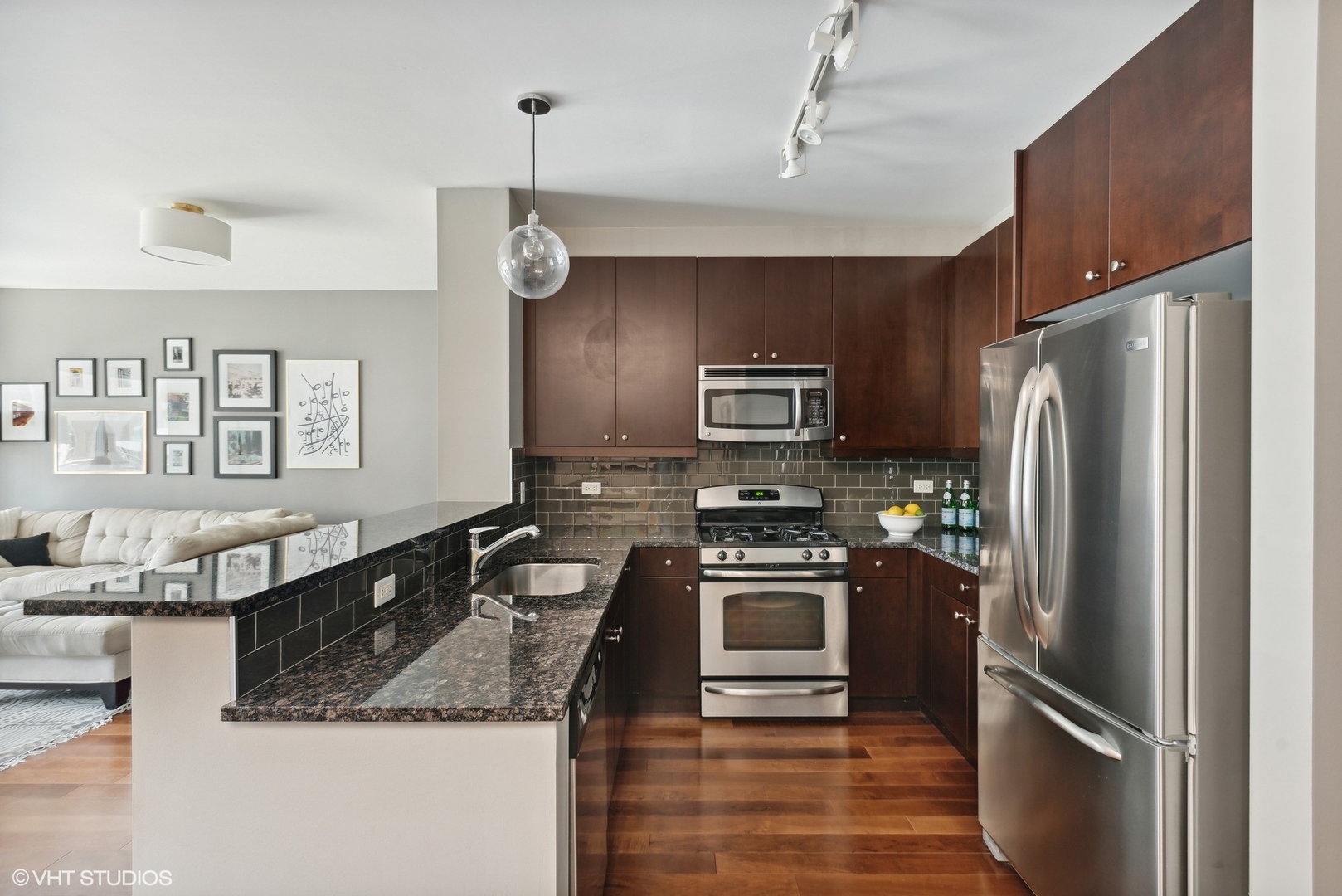 123 S Green Street Unit: 605B