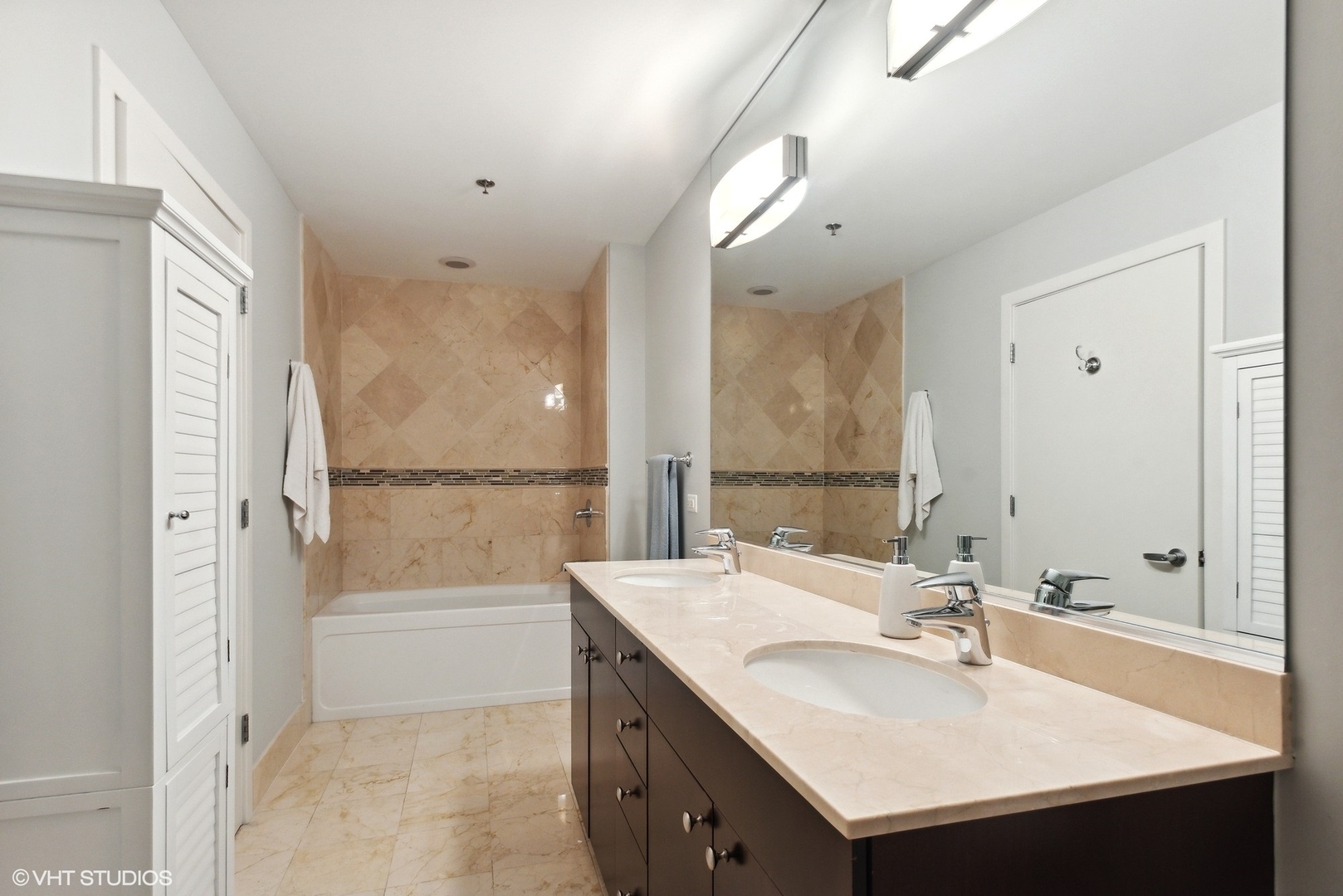 123 S Green Street Unit: 605B