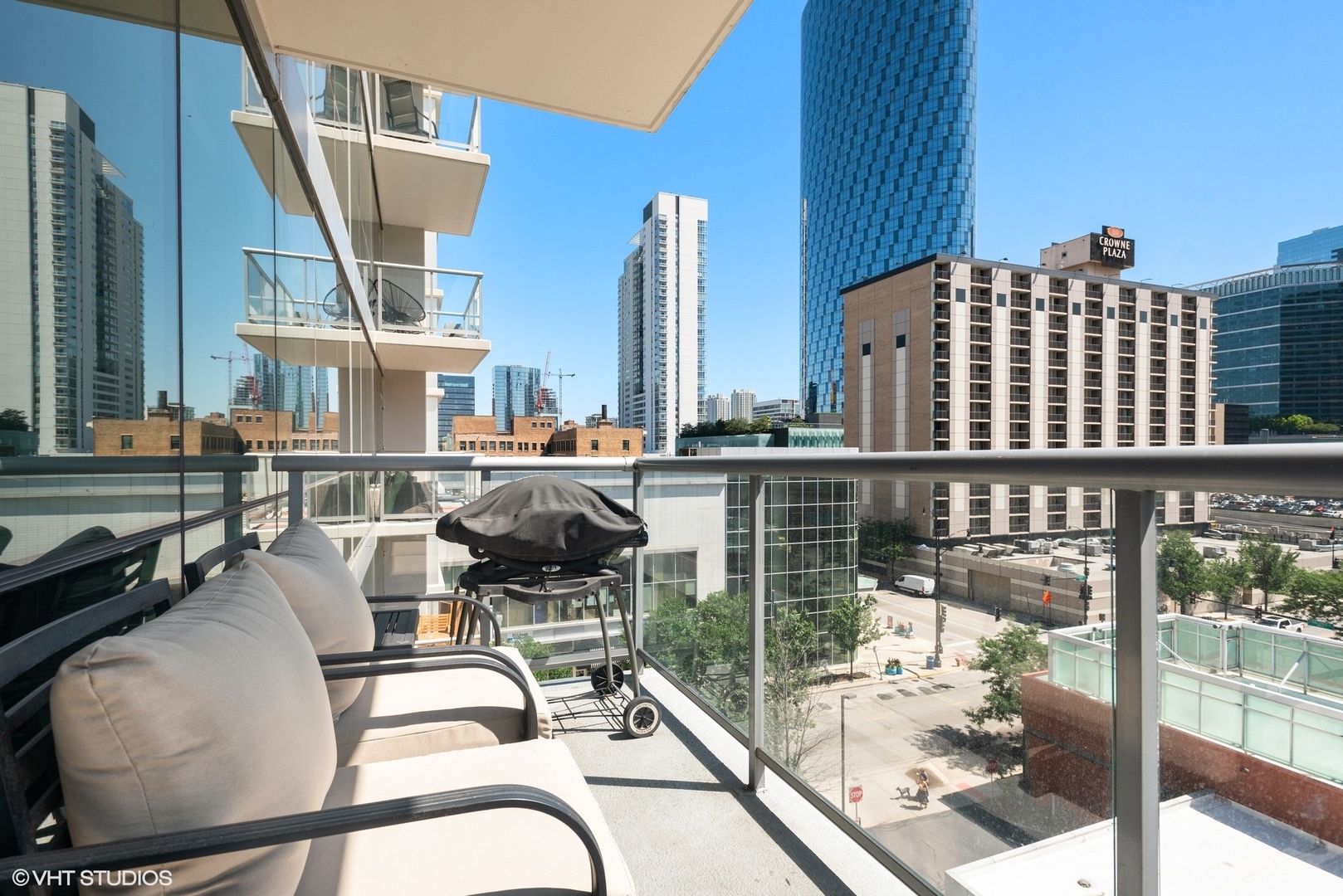 123 S Green Street Unit: 605B