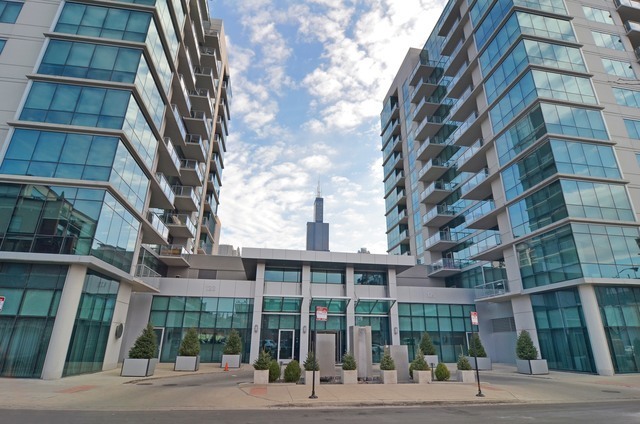 123 S Green Street Unit: 605B