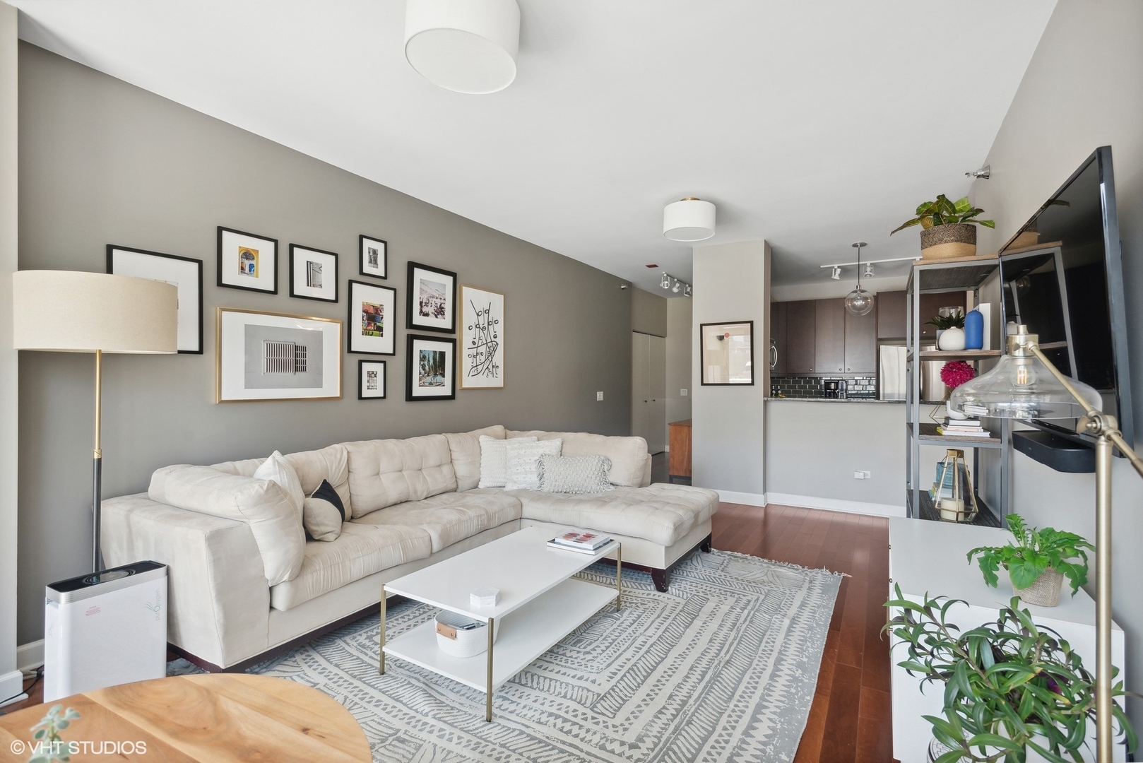 123 S Green Street Unit: 605B