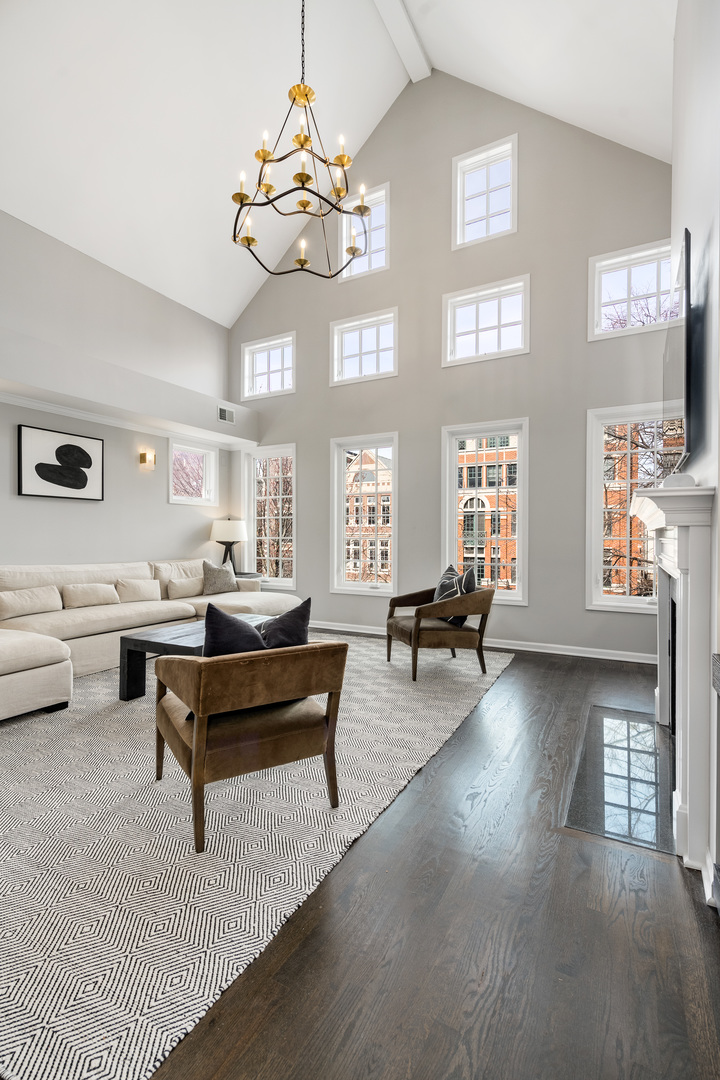 841 W Buckingham Place Unit: 3