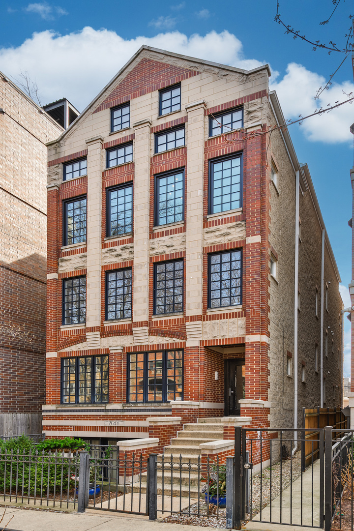 841 W Buckingham Place Unit: 3