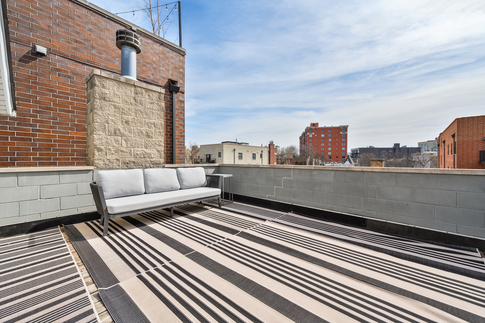 841 W Buckingham Place Unit: 3